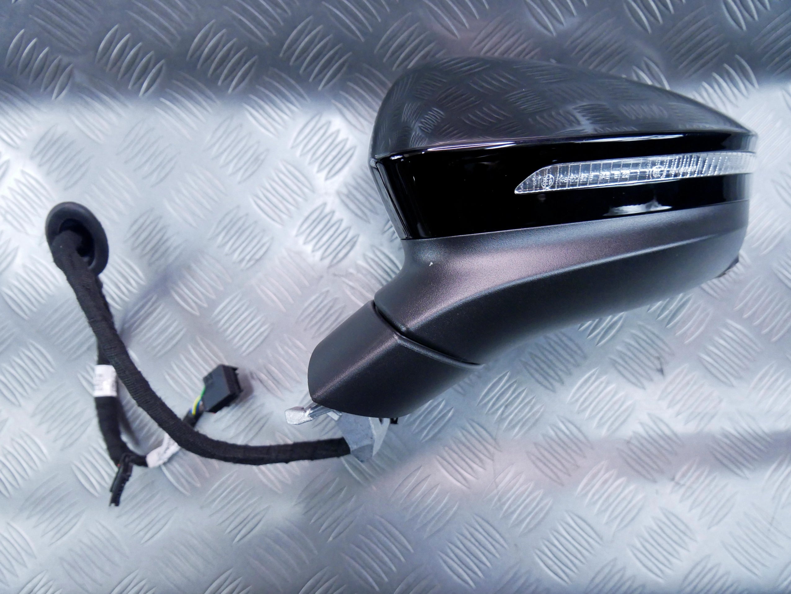 Lusterko lewe kompletne asystent kamera LC9X 13+6 14A857501T VW ID.7 ID7