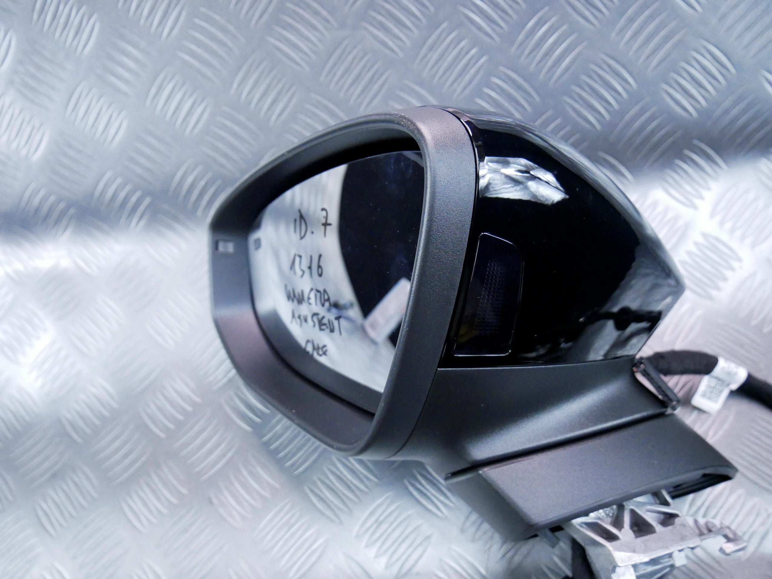 Lusterko lewe kompletne asystent kamera LC9X 13+6 14A857501T VW ID.7 ID7