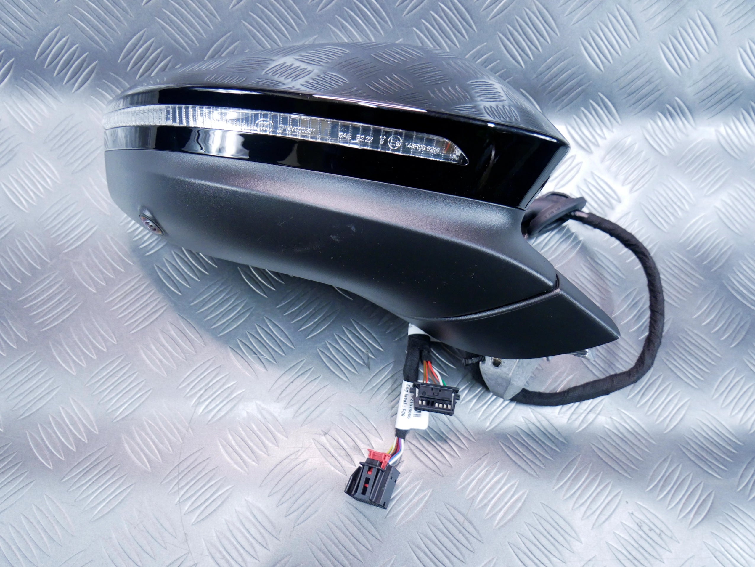 Lusterko prawe kompletne asystent kamera LC9X 13+6 14A857502R VW ID.7 ID7