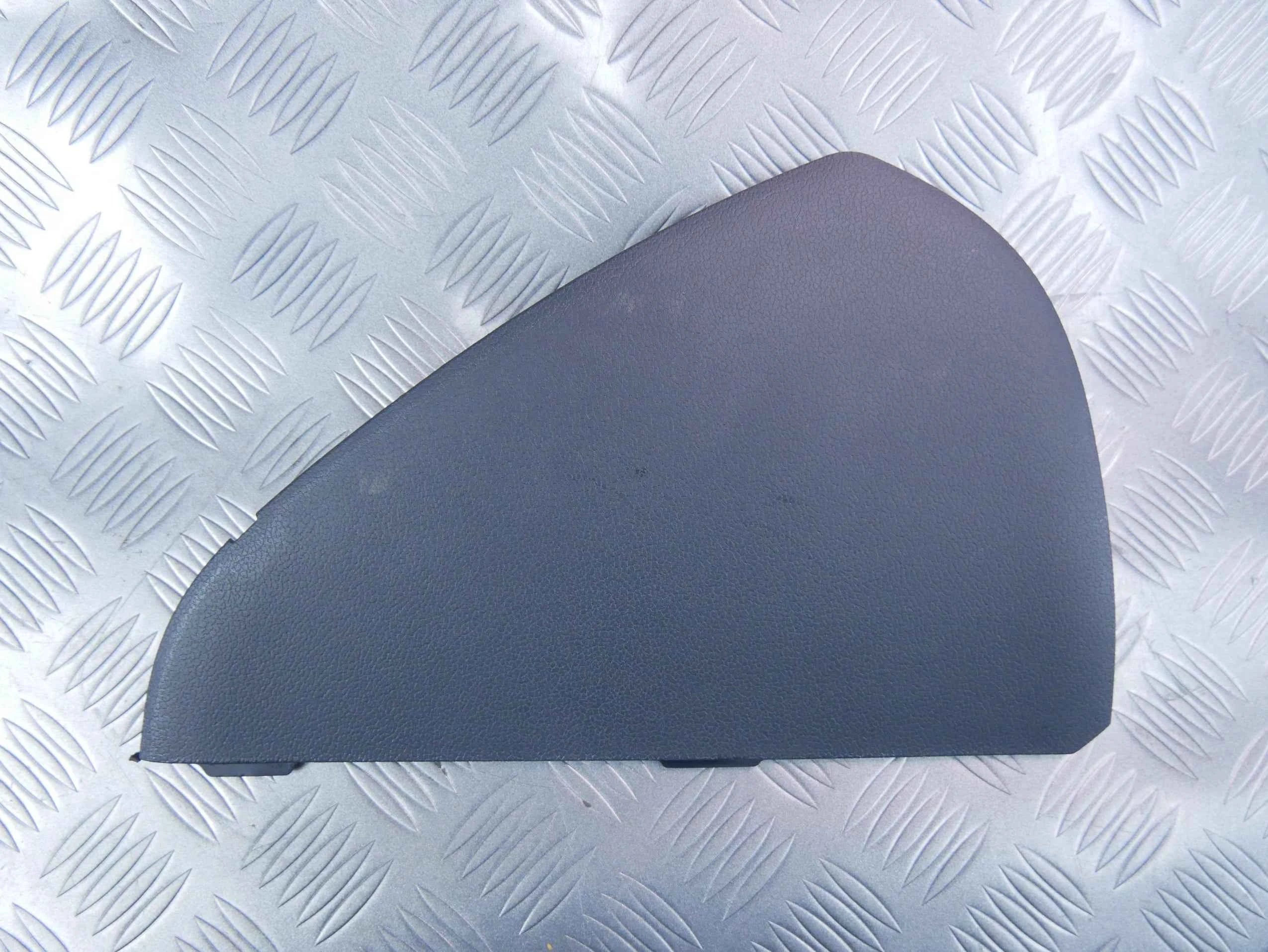 Osłona boku konsoli prawa 8K0857086B AUDI A5 RS5 8T0