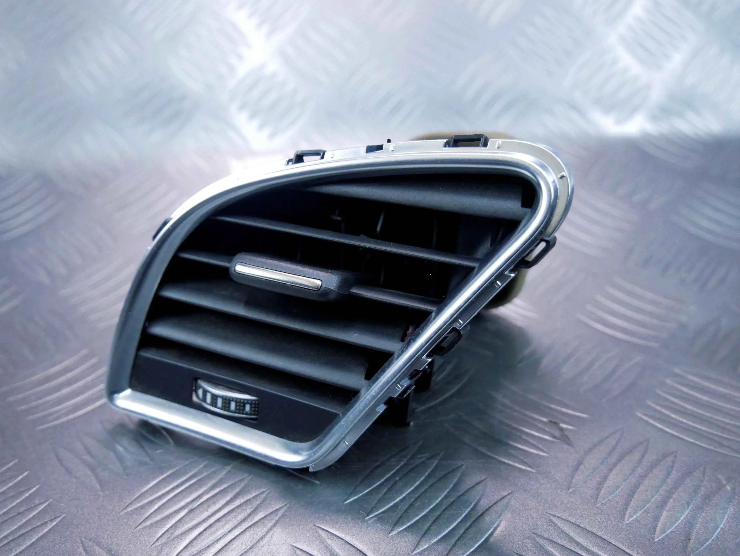 Kratka nawiewu lewa 8T1820901J AUDI A5 RS5 LIFT 8T0