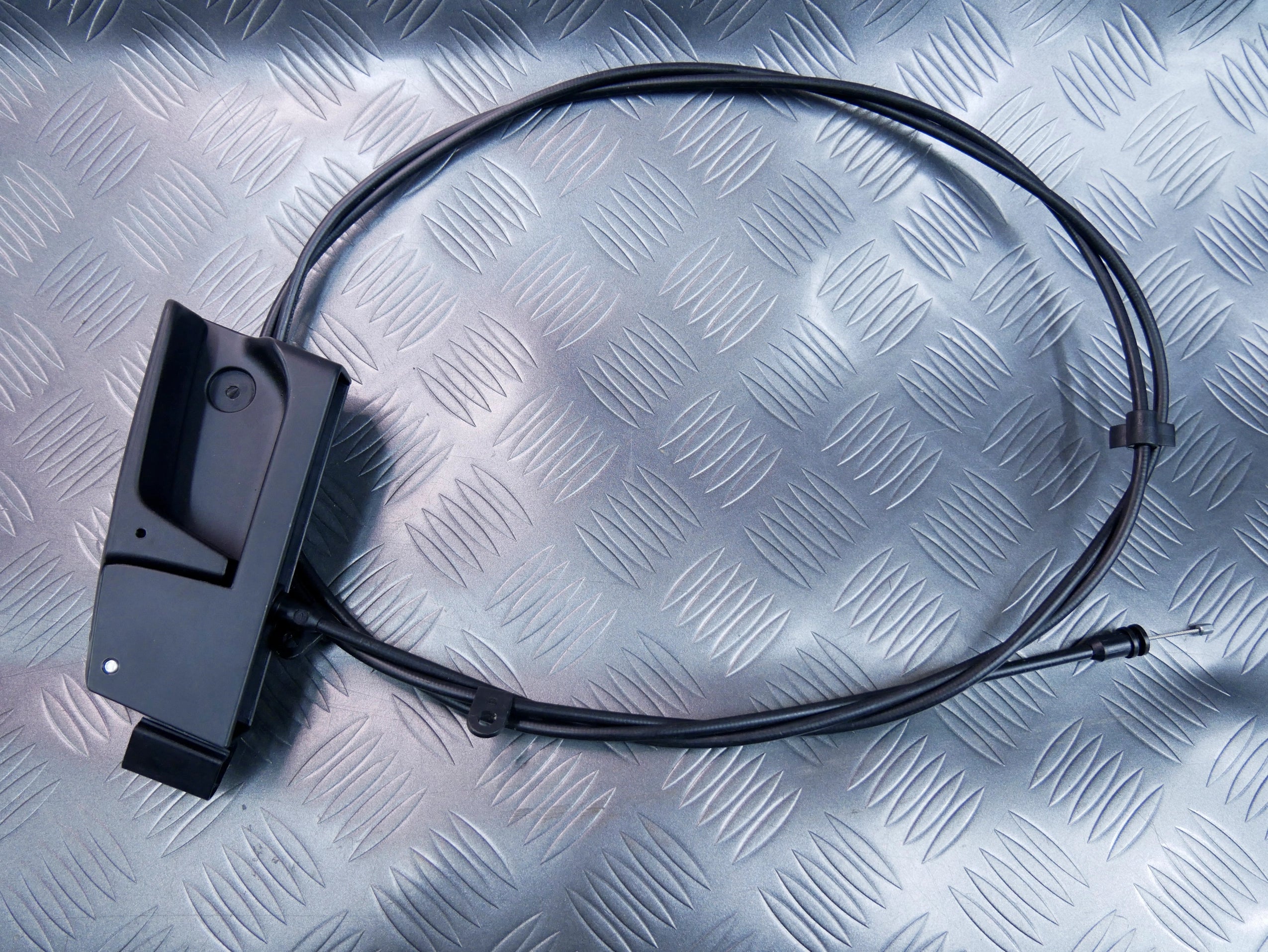 Linka cięgno obalania fotela lewe 8T0885675 AUDI A5 8T0