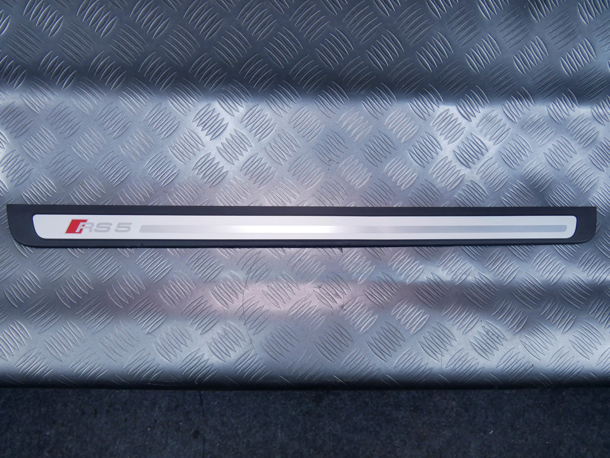 Listwa progowa prawa 8T0853374M AUDI RS5 LIFT 8T0
