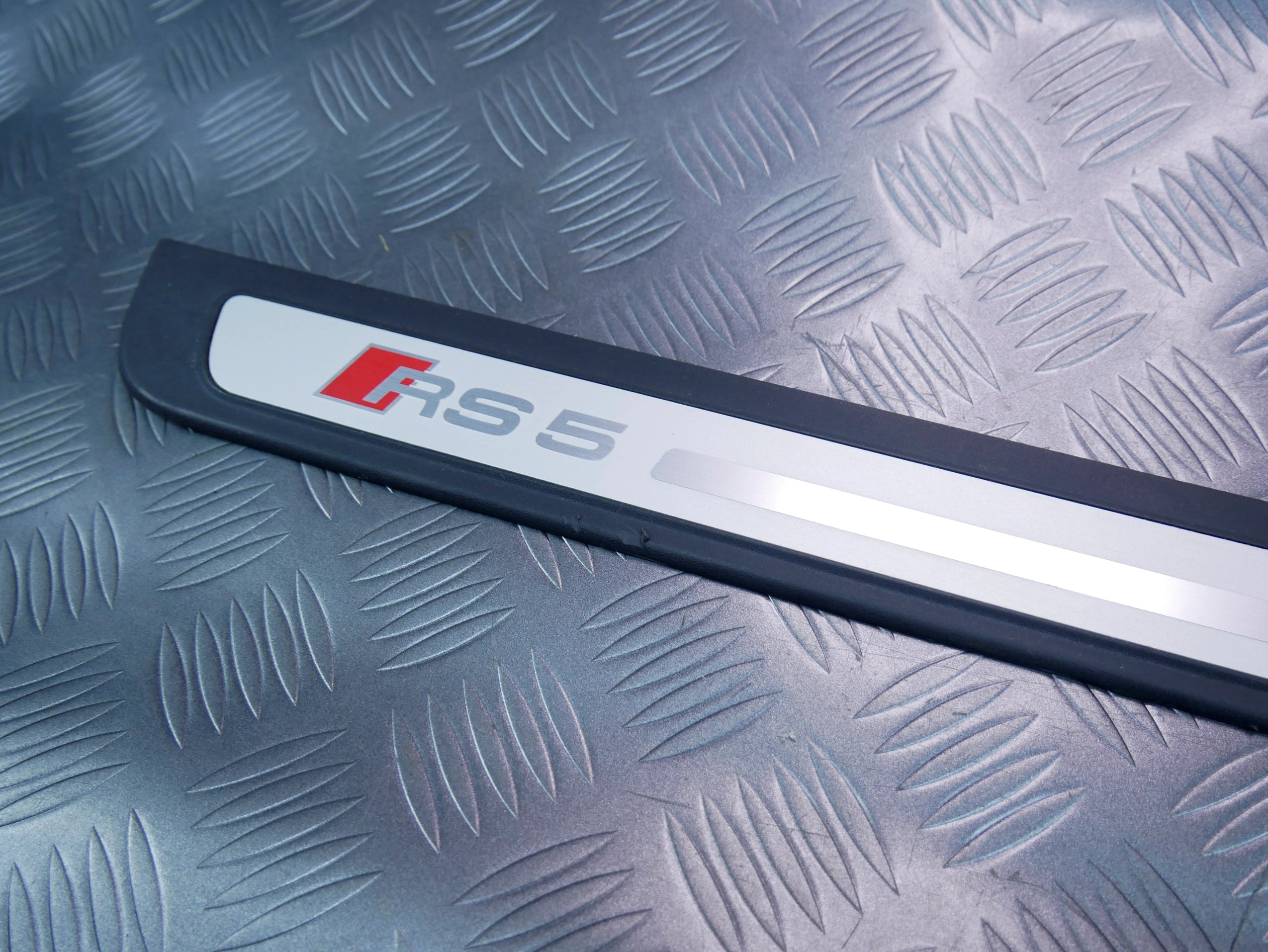 Listwa progowa prawa 8T0853374M AUDI RS5 LIFT 8T0