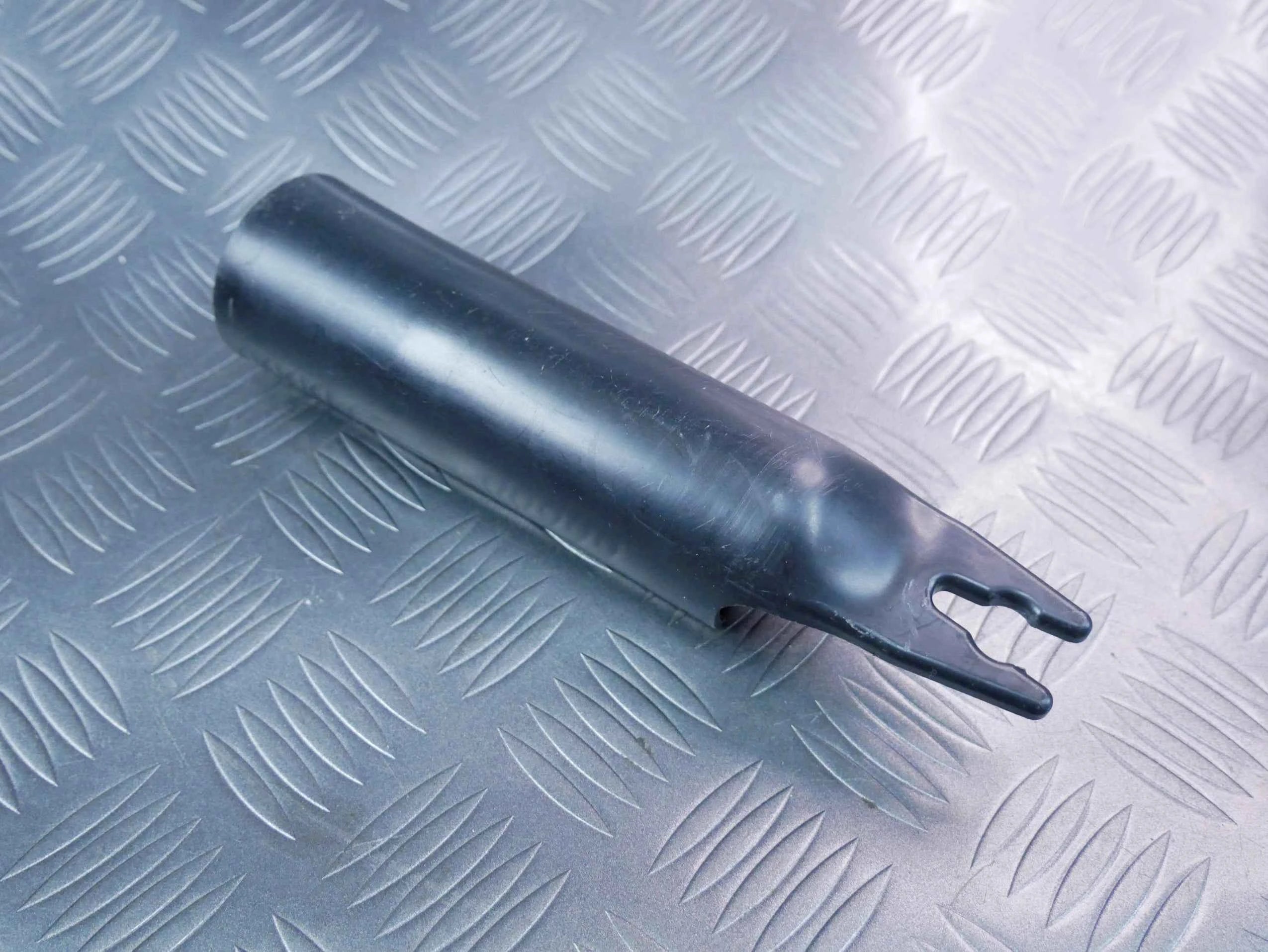 Osłona sprężyny bagażnika 8T0827339D AUDI A5 8T0