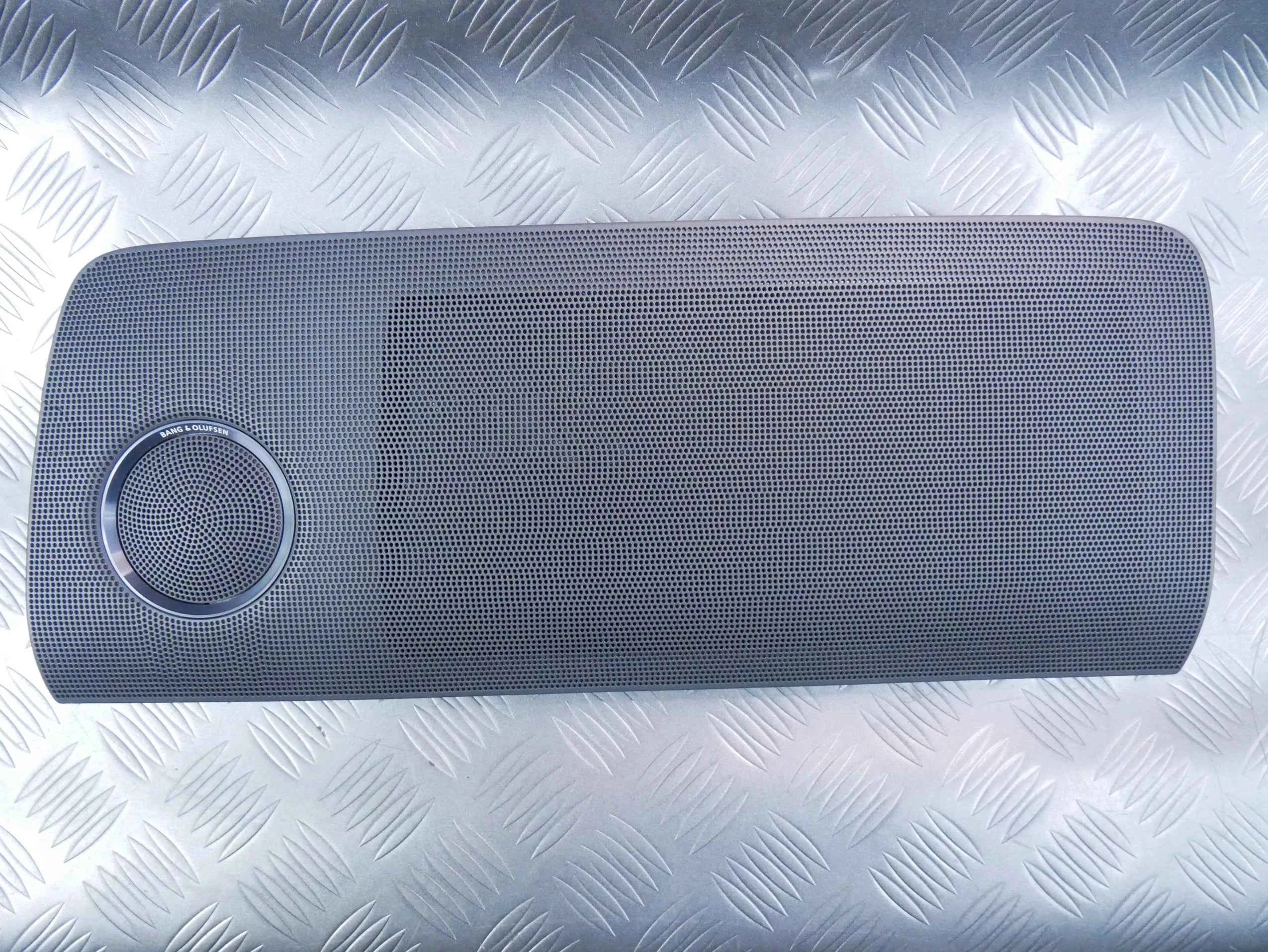 Maskownica głośnika tył lewa 8T0035405D AUDI A5 S5 RS5 8T0
