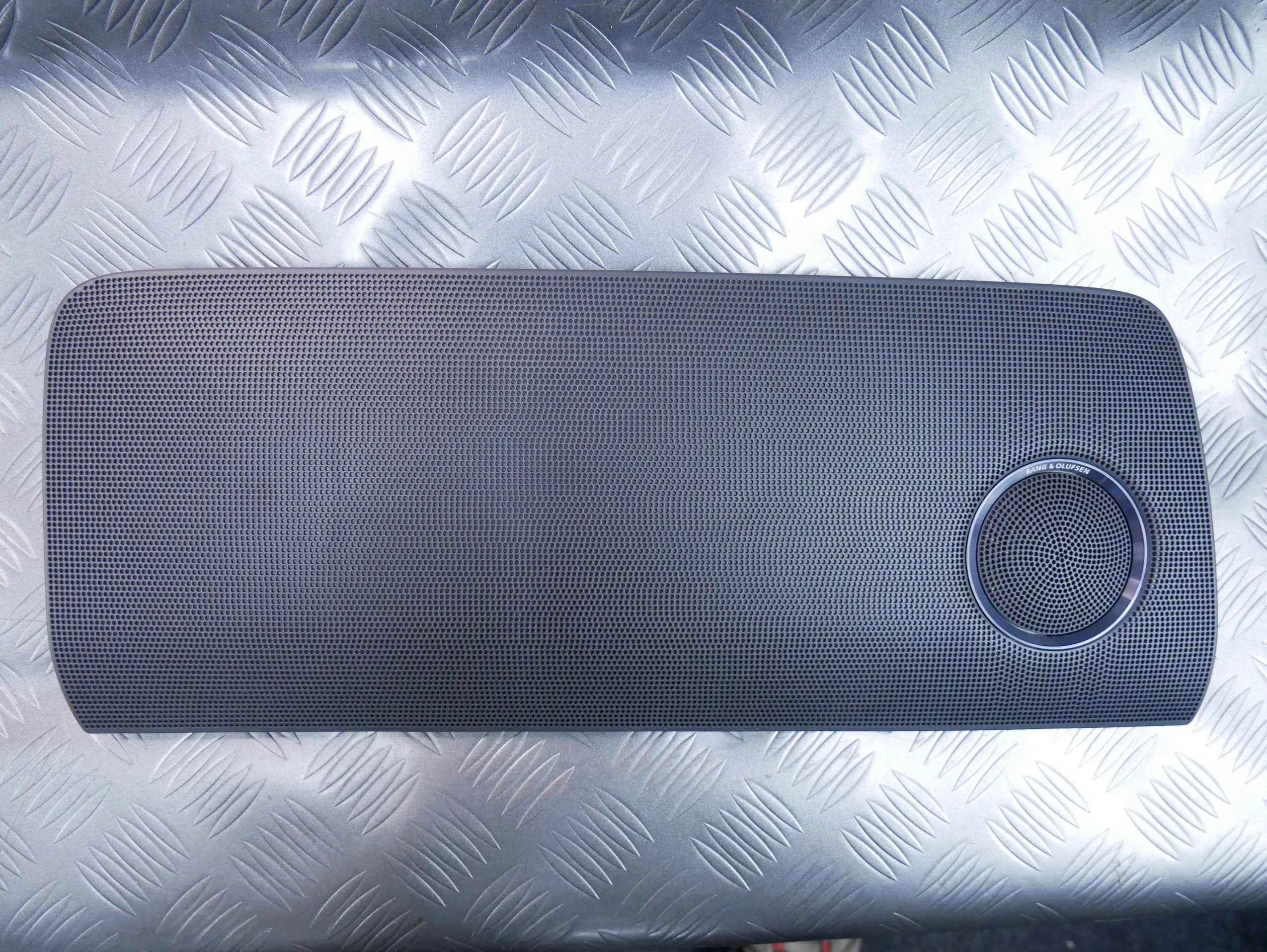 Maskownica głośnika tył prawa 8T0035406D AUDI A5 S5 RS5 8T0