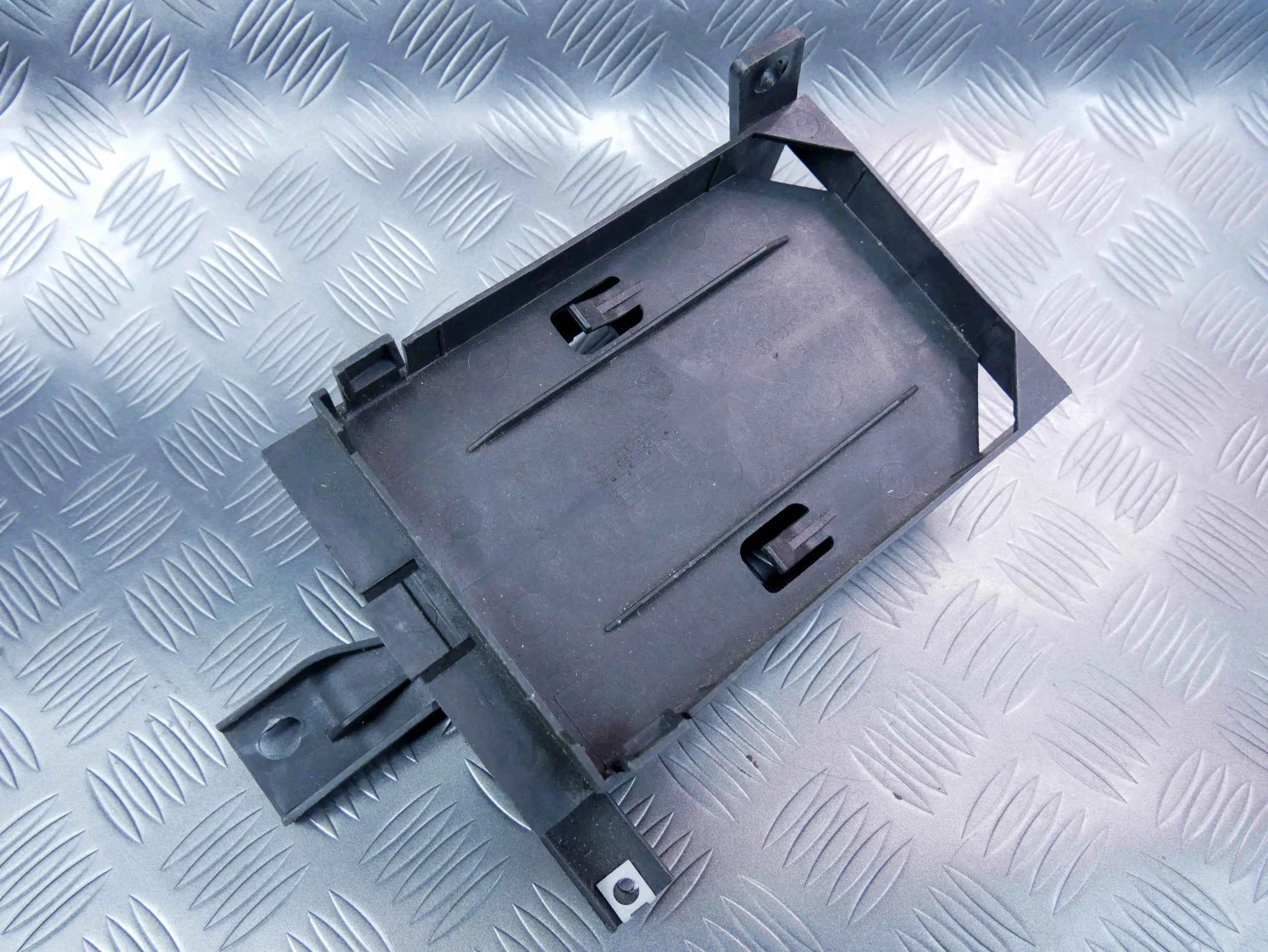 Mocowanie sterownika 8F0907392 AUDI A5 CABRIO 8F0
