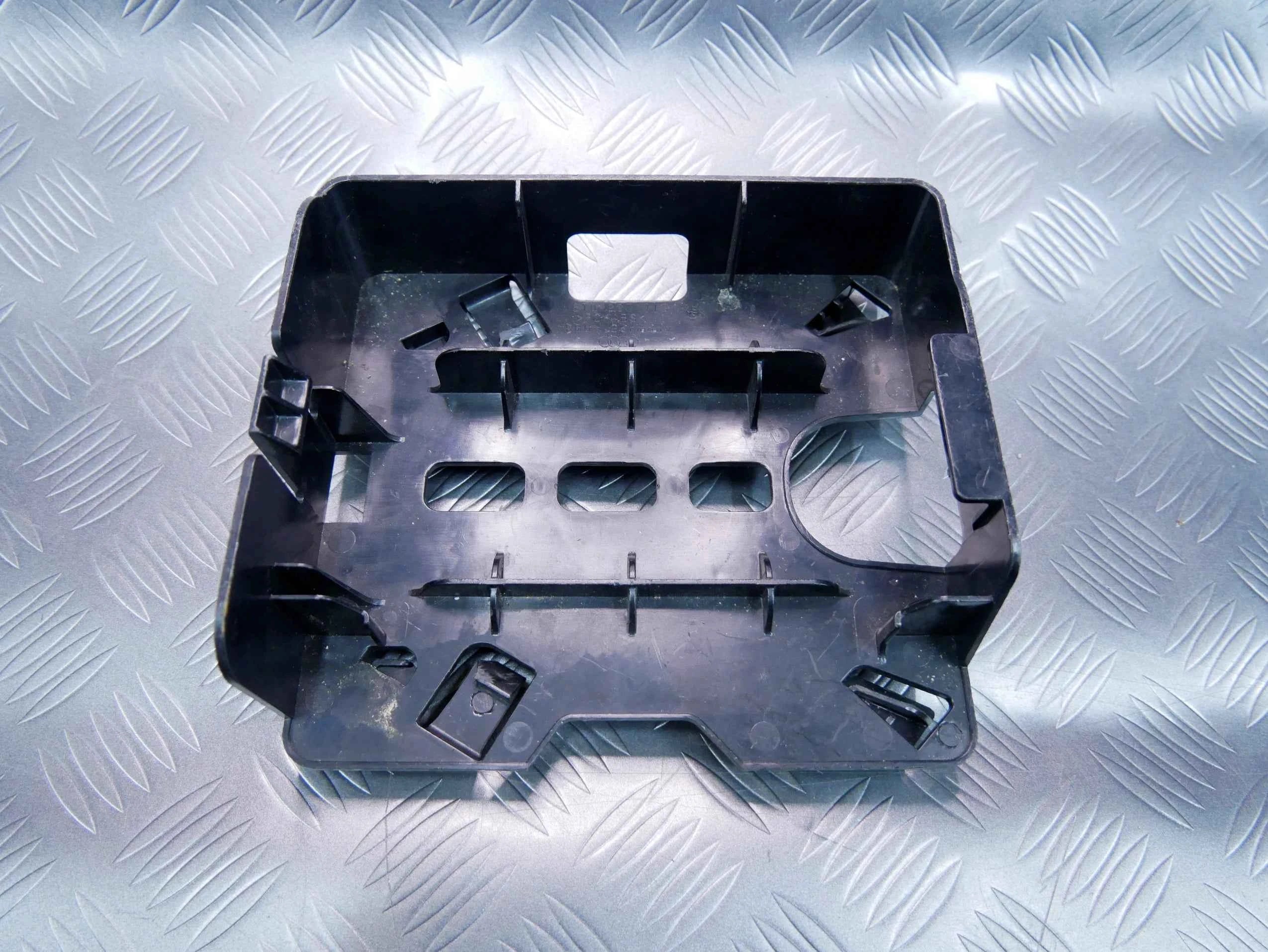 Mocowanie sterownika 8T0907713 AUDI A5 S5 RS5 8T0