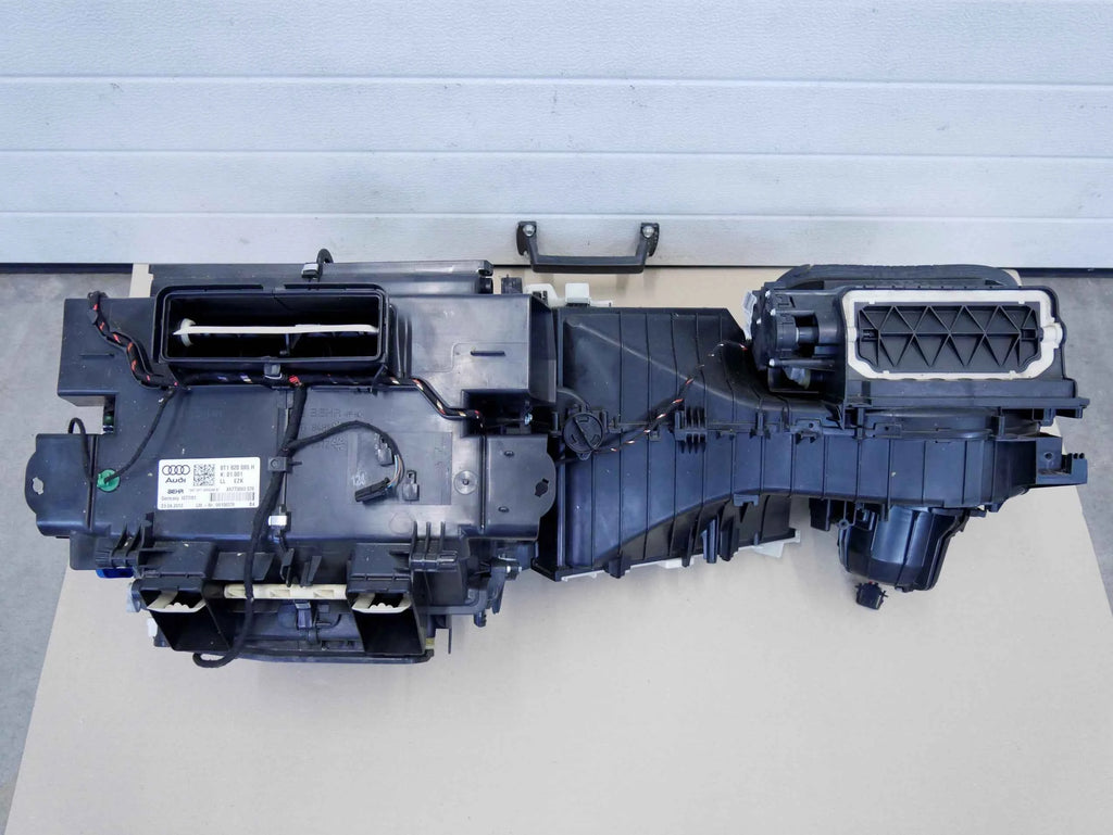 Nagrzewnica kompletna 8T1820005H AUDI A5 LIFT 8T0