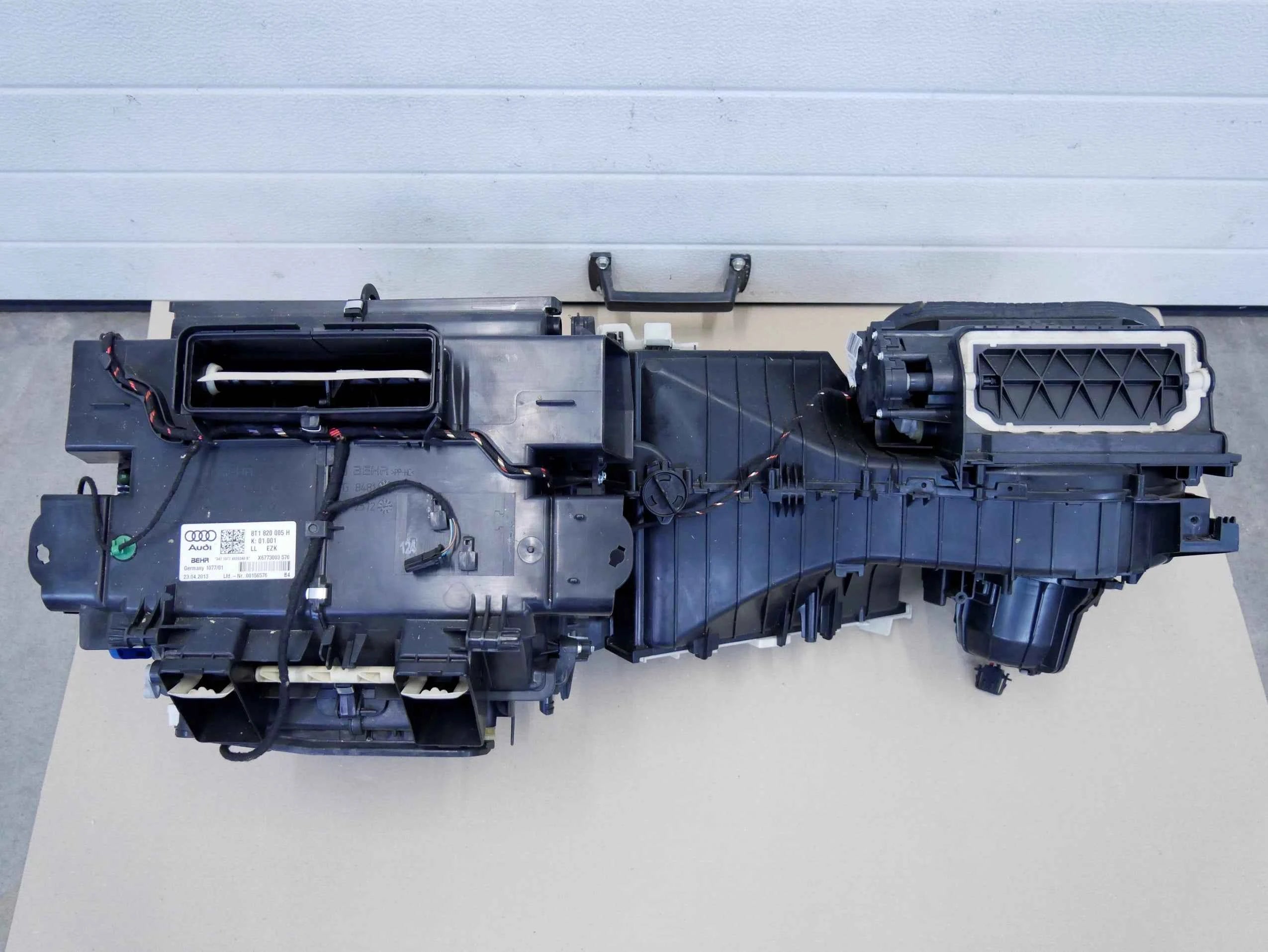 Nagrzewnica kompletna 8T1820005H AUDI A5 LIFT 8T0