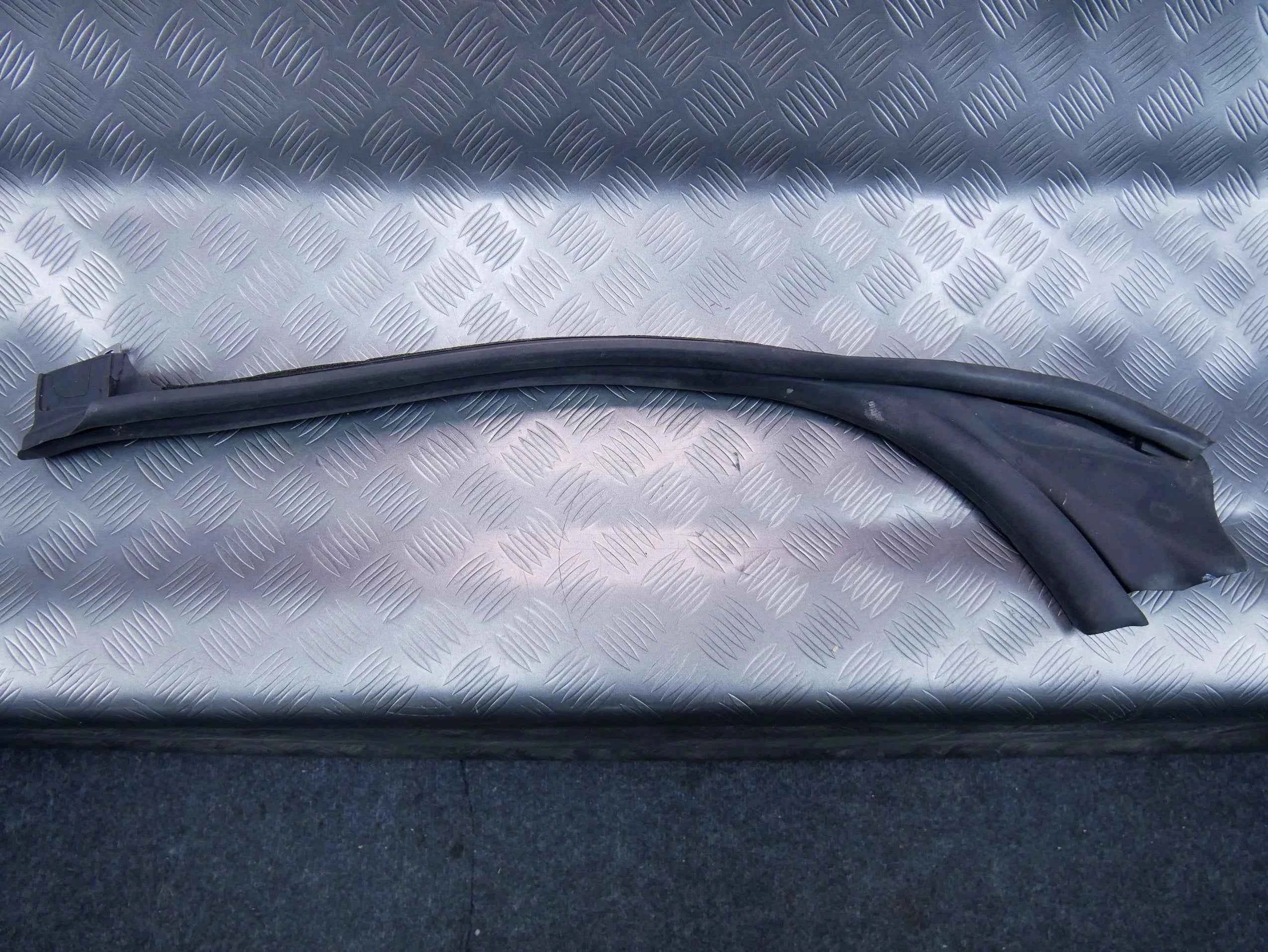 Uszczelka drzwi prawa 8F0831722 AUDI A5 CABRIO 8F0