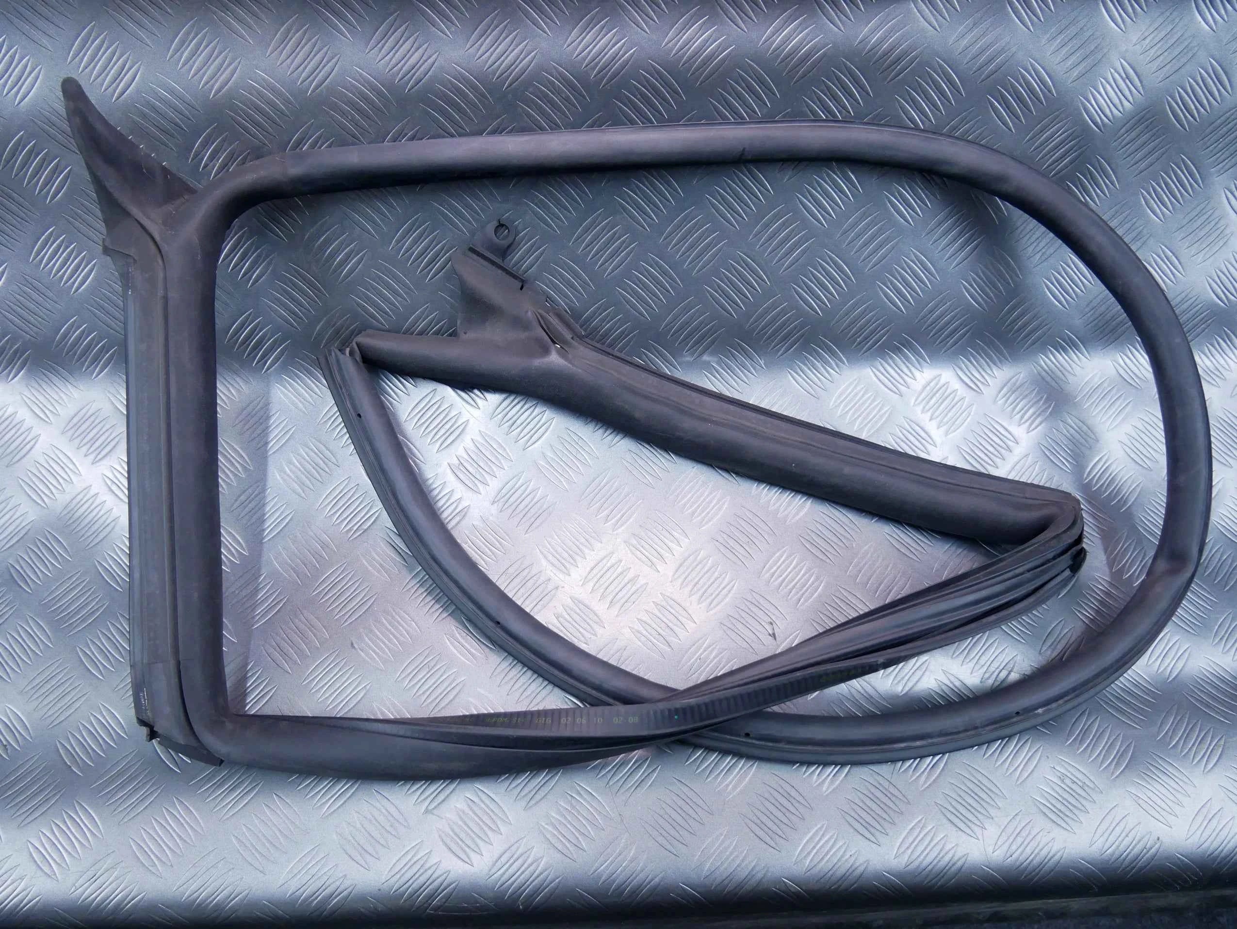 Uszczelka drzwi tył tylna lewa 8T8833707C AUDI A5 SPORTBACK
