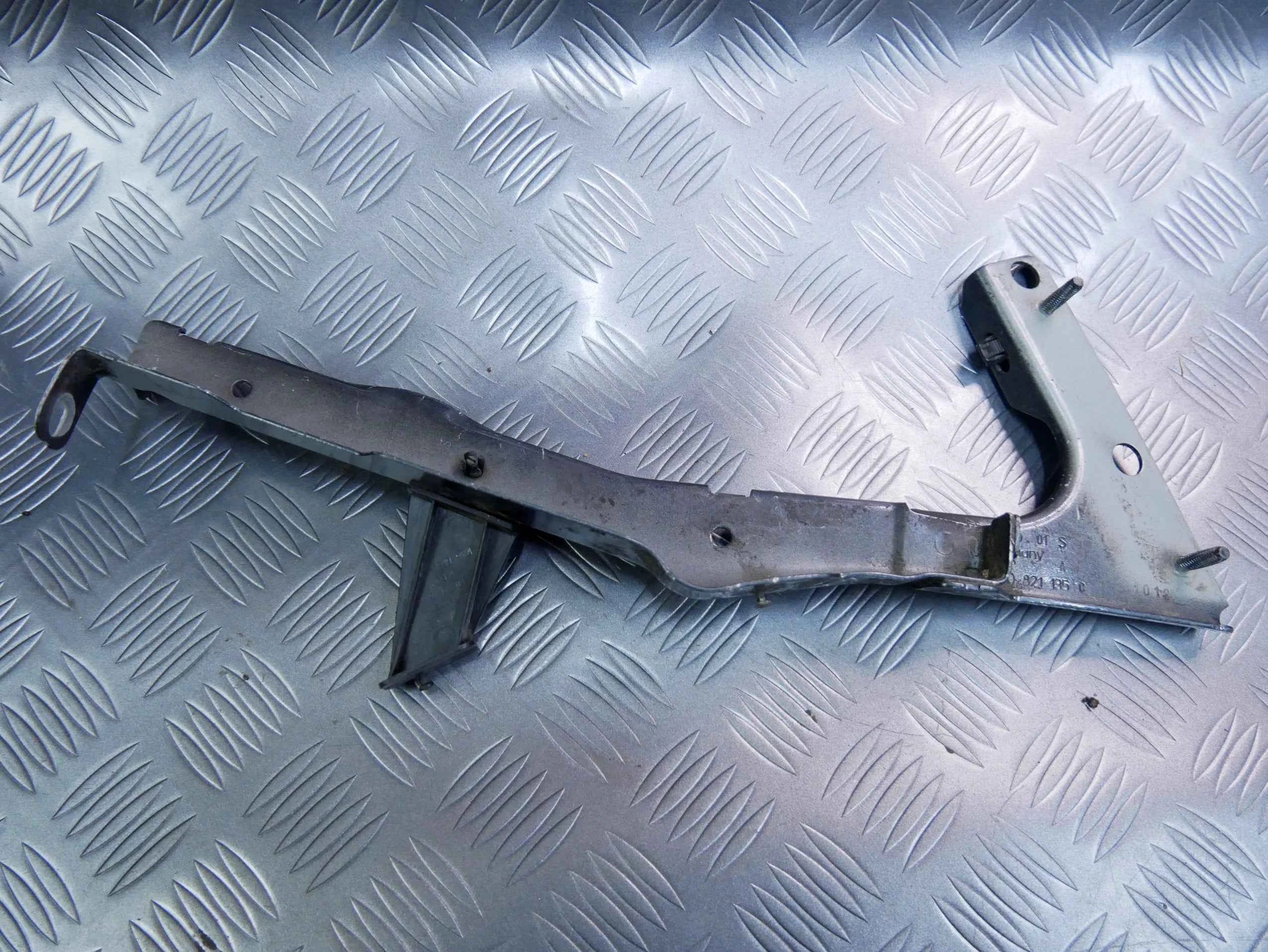 Wspornik błotnika lewy 8T0821135C AUDI A5 LIFT 8T0