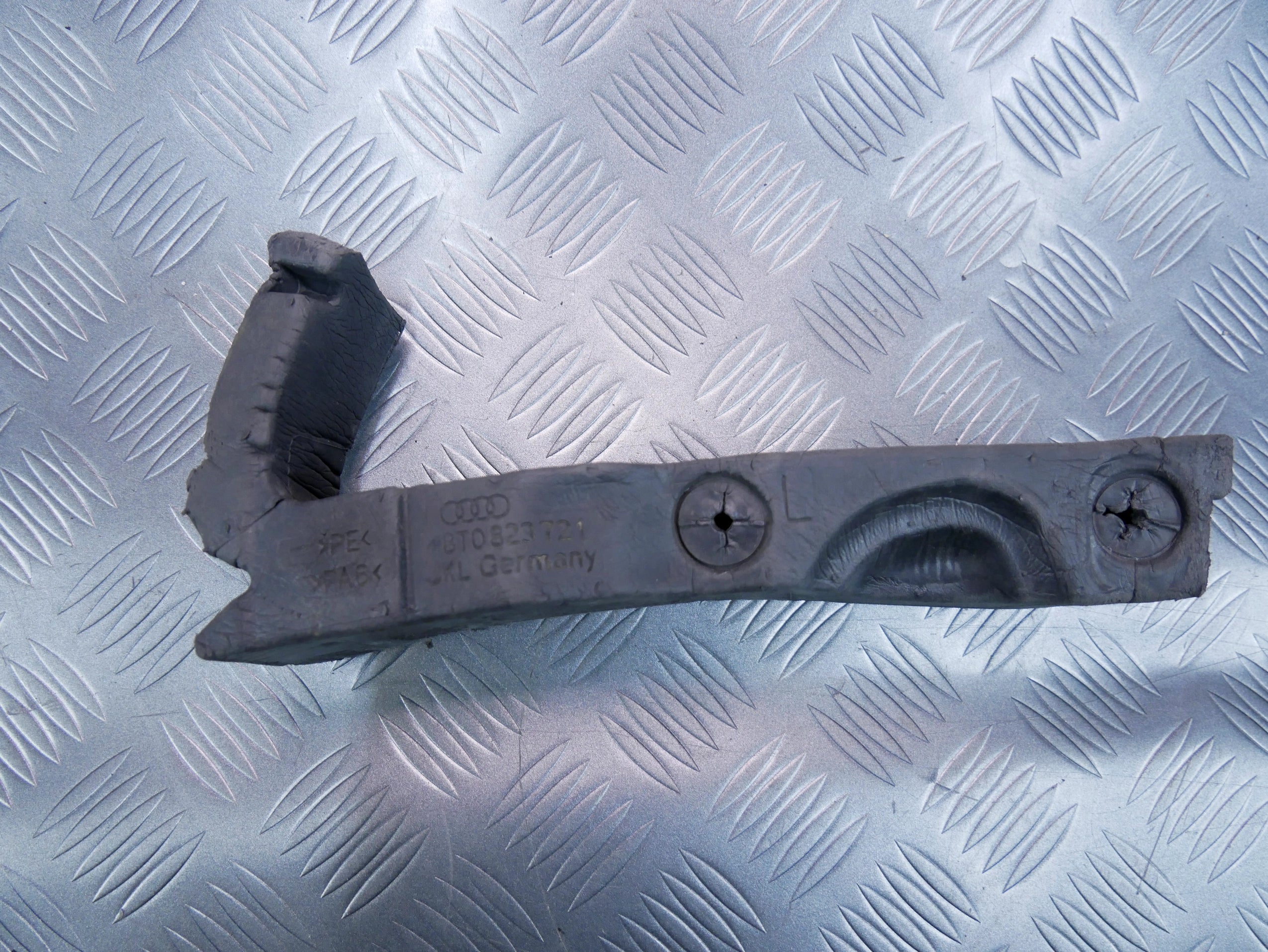 Pianka błotnika podszybia lewa 8T0823721 AUDI A5 S5 LIFT 8T0