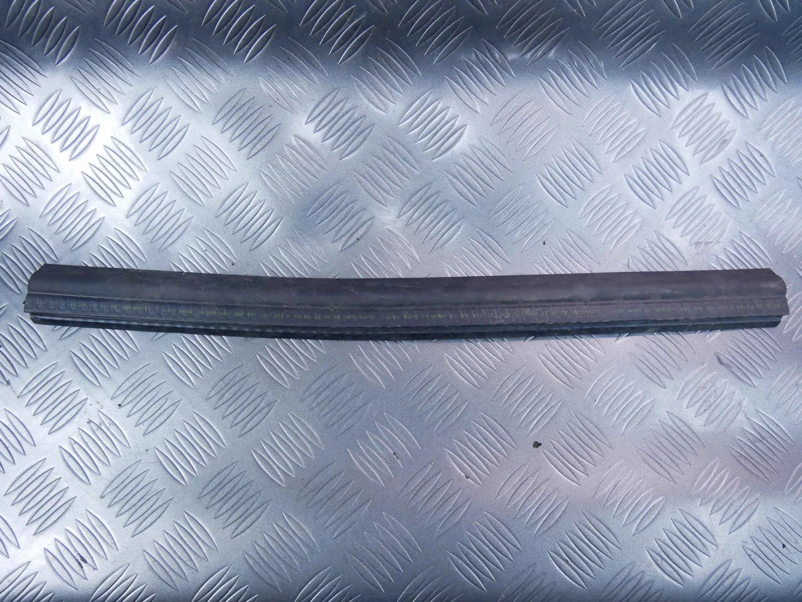 Guma uszczelka pasa przedniego 8K0121331K AUDI A5 S5 LIFT 8T0