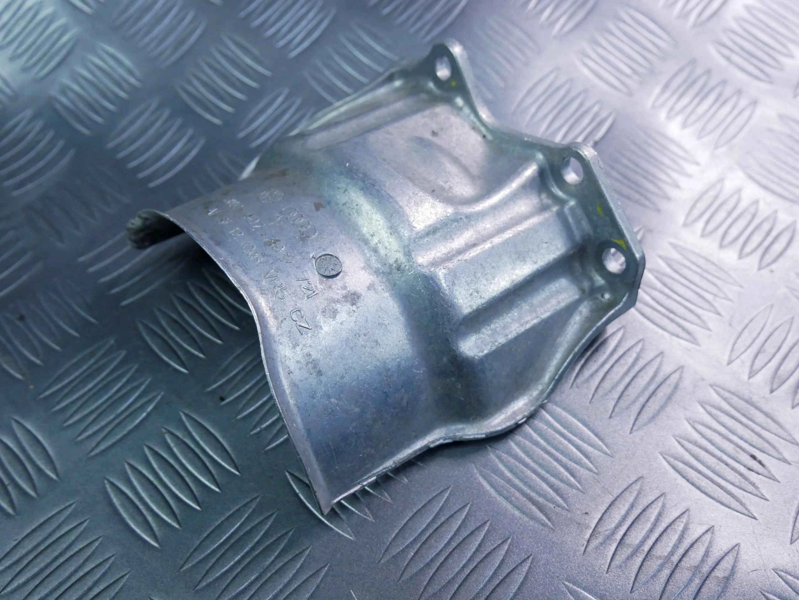 Osłona półosi przegubu 8K0407719 AUDI A5 S5 LIFT 8T0