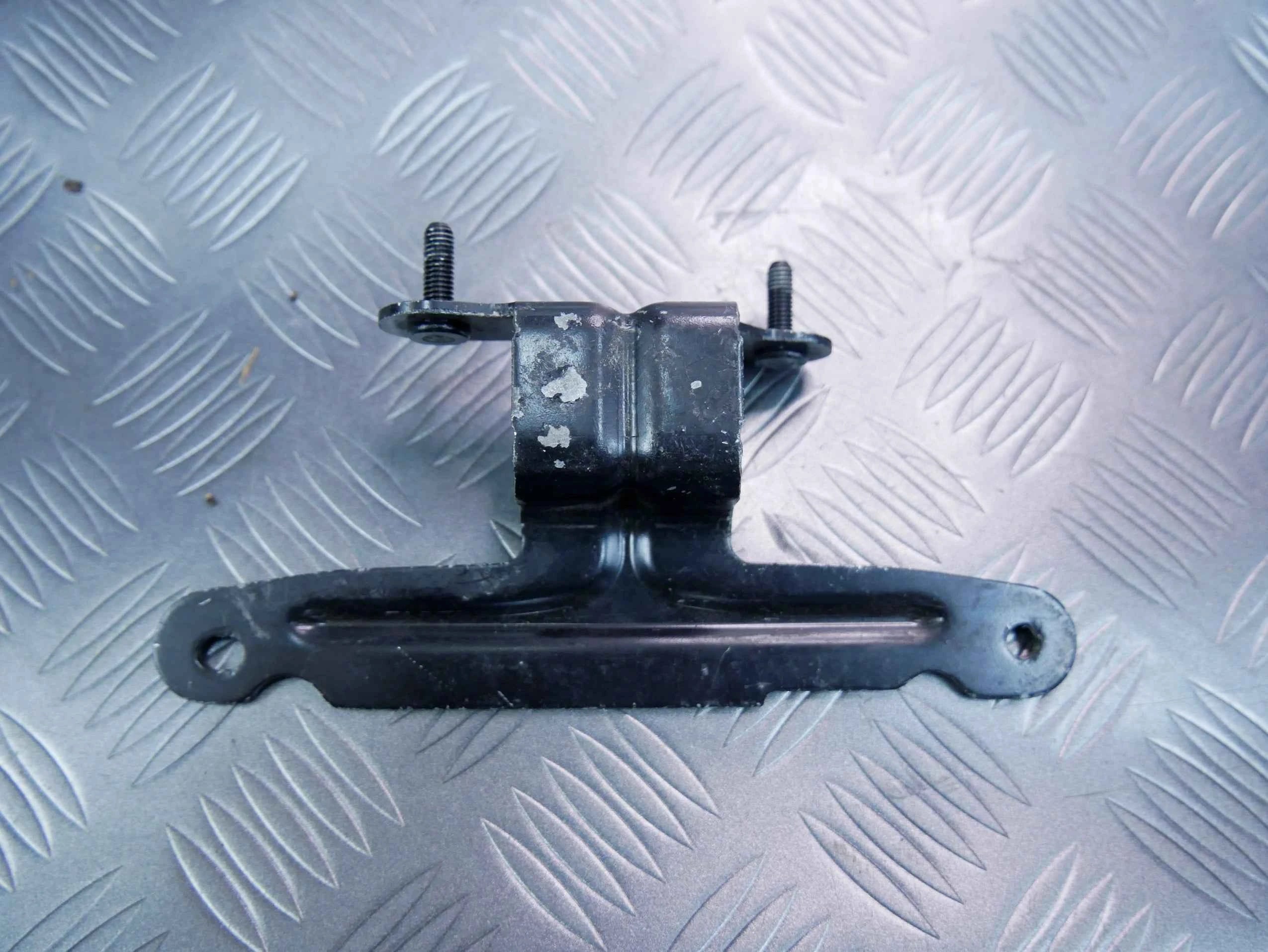 Mocowanie pompy wody 8K0819263B AUDI A5 S5 LIFT 8T0