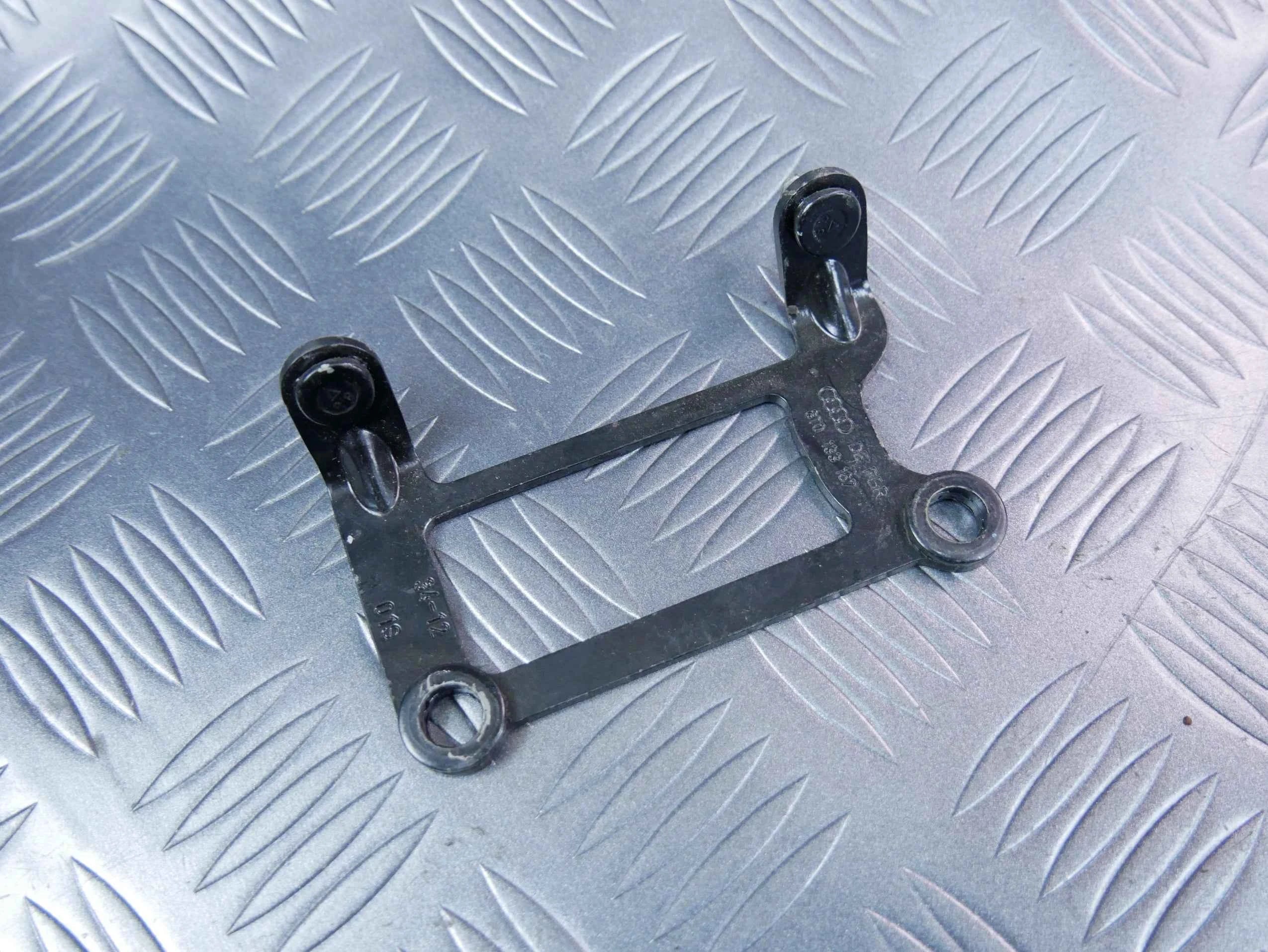 Mocowanie filtra powietrza 8T0133167 AUDI RS5 8T0