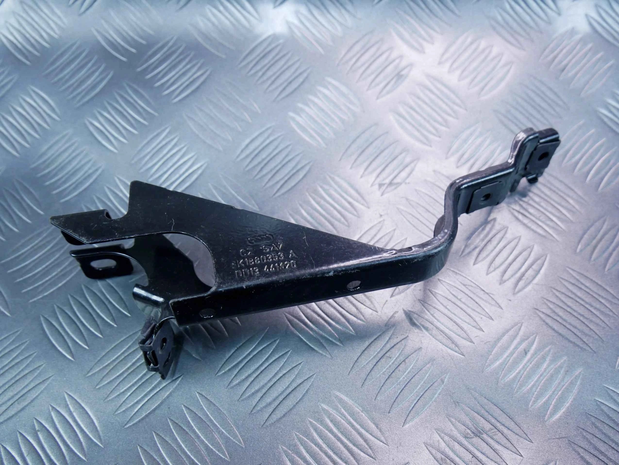 Mocowanie deski konsoli 8K1880353A AUDI A5 S5 8T0