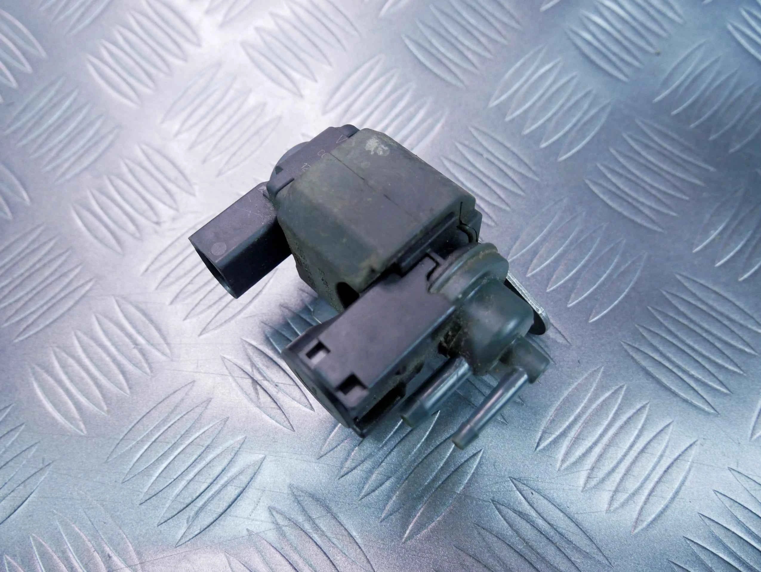 Zawór podciśnienia 05990627L 059906609B AUDI A5 3.0 TDI