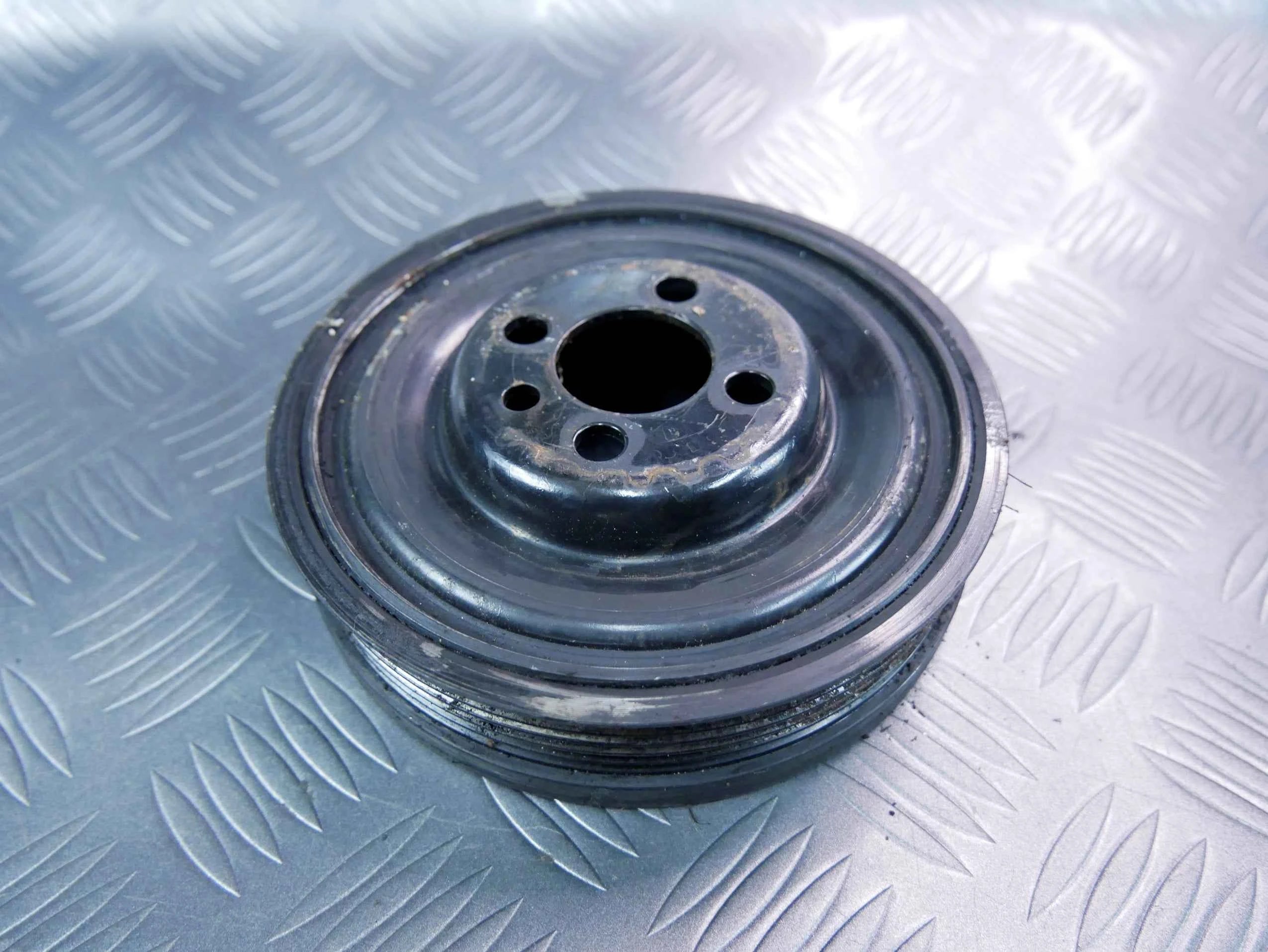 Koło pasowe wału 038105243M AUDI A5 2.0 TDI