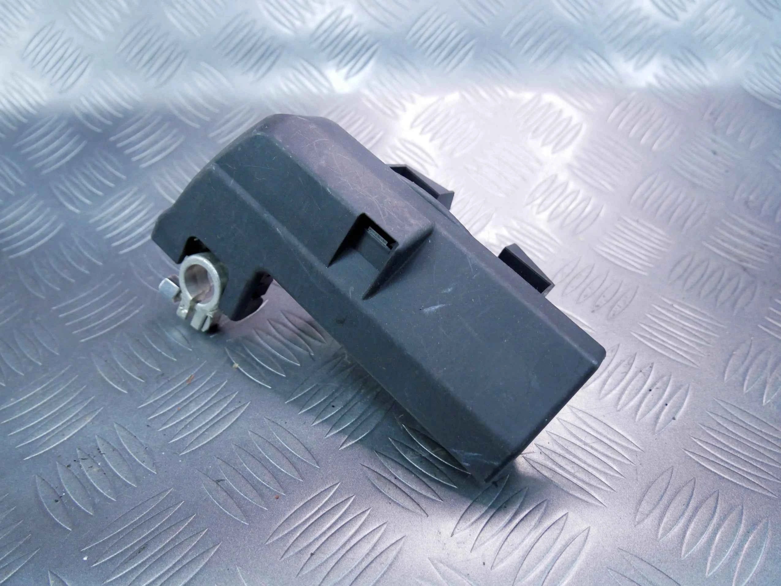 Klema plusowa 8J0915459 AUDI A5 S5 RS5 8T0