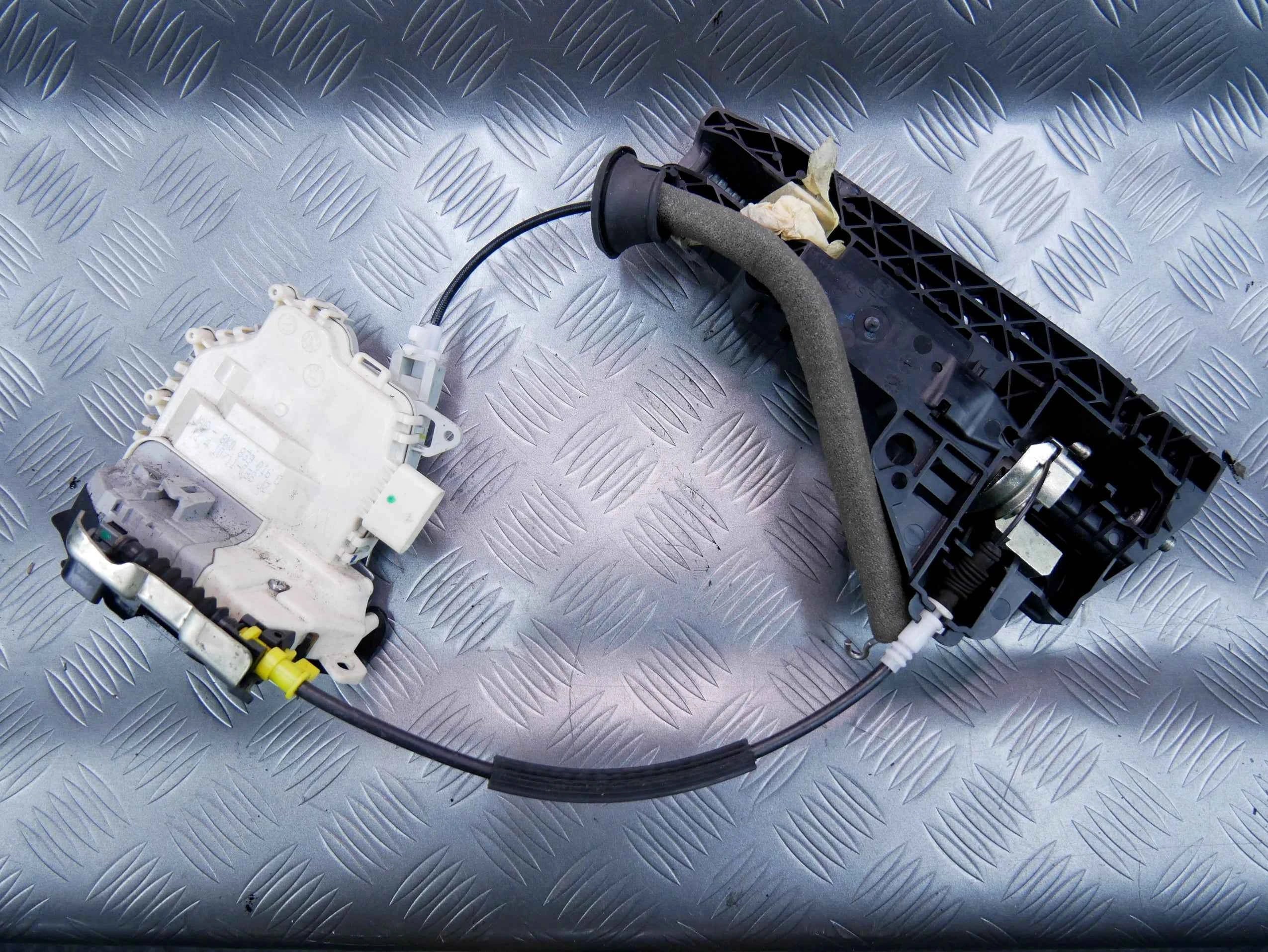 Zamek drzwi mechanizm klamki tył prawy 8K0839016C AUDI A5 SPORTBACK