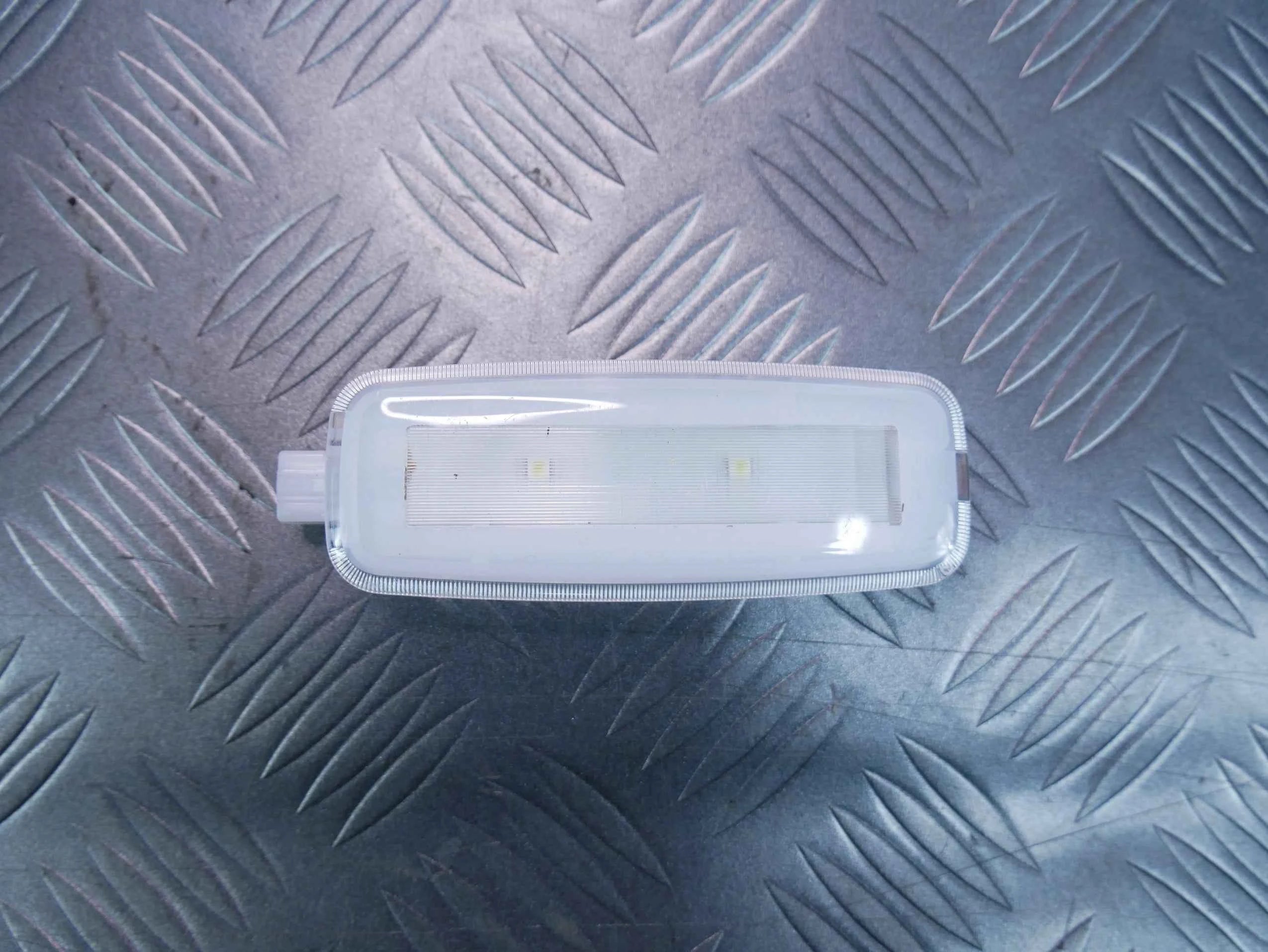 Lampka podsufitki LED 4H0947105A AUDI A5 S5 8T0