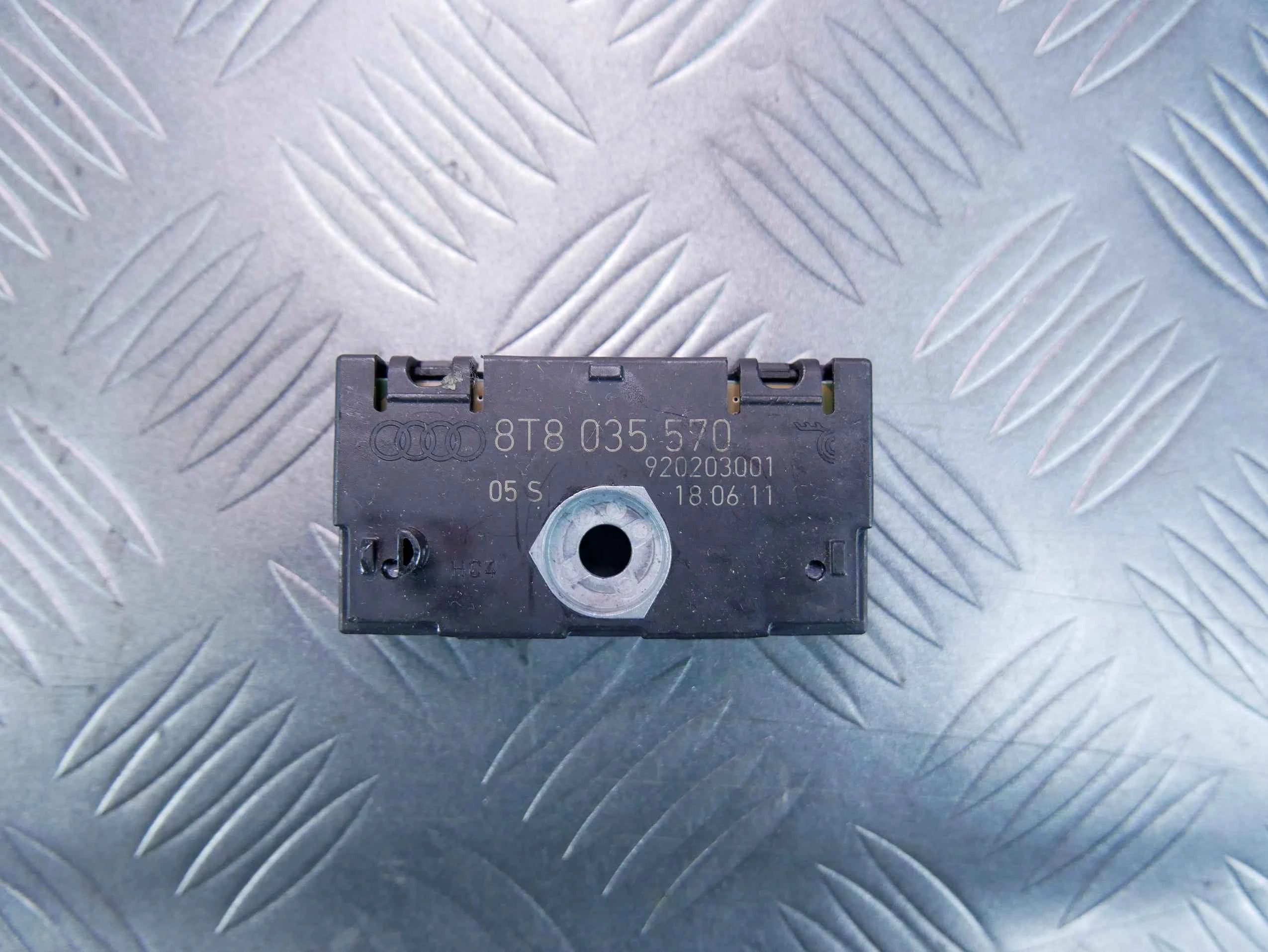 Filtr przeciwzakłóceniowy 8T8035570 AUDI A5 8T0
