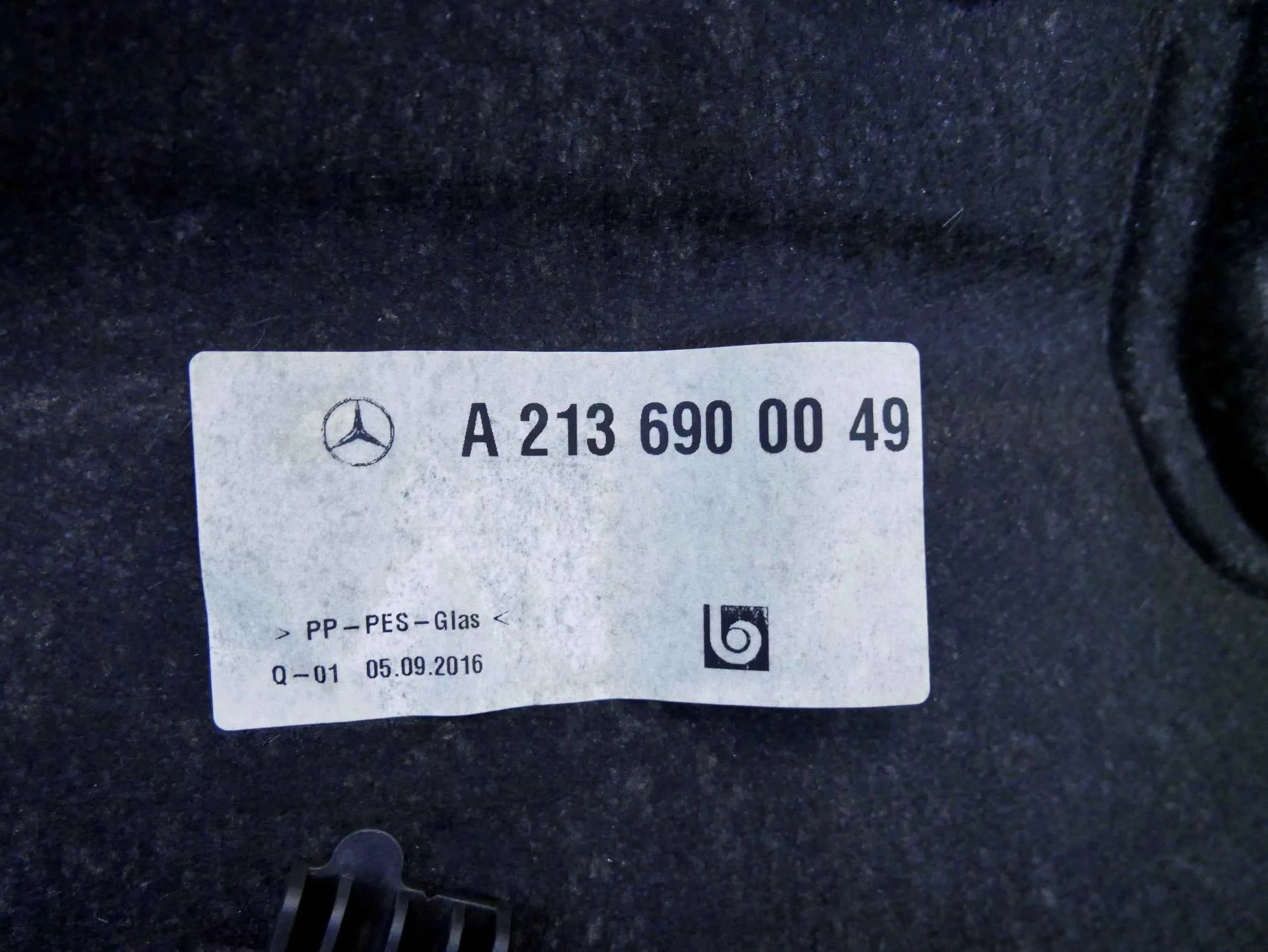 Półka tylna bagażnika A2136900049 Mercedes E-klasa W213 SEDAN