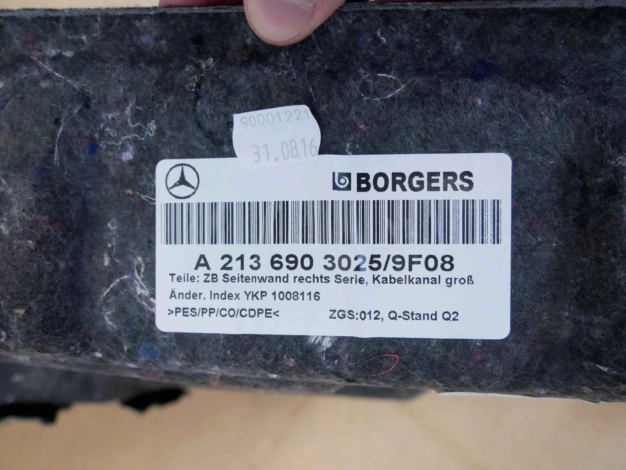 Tapicerka boczek bagażnika prawy A2136903025 Mercedes E-klasa W213 SEDAN