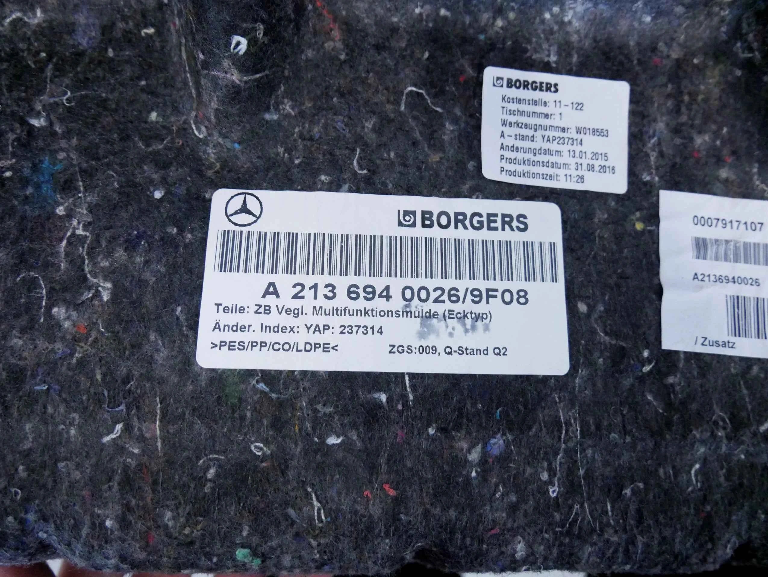Wykładzina wnęka koła zapasowego A2136940026 Mercedes E-Klasa W213 Sedan