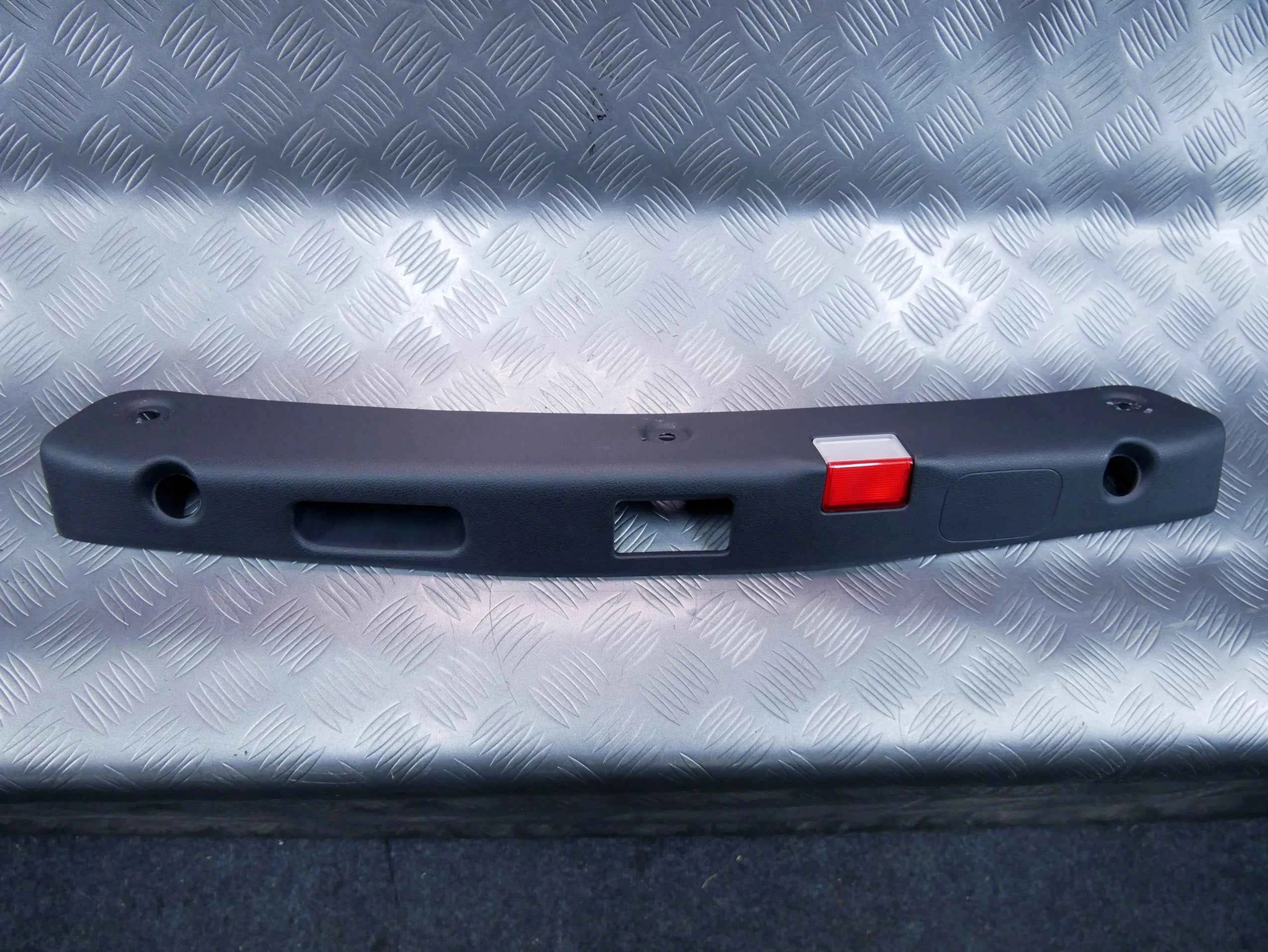 Listwa osłona klapy bagażnika A2137500100 Mercedes E-klasa W213