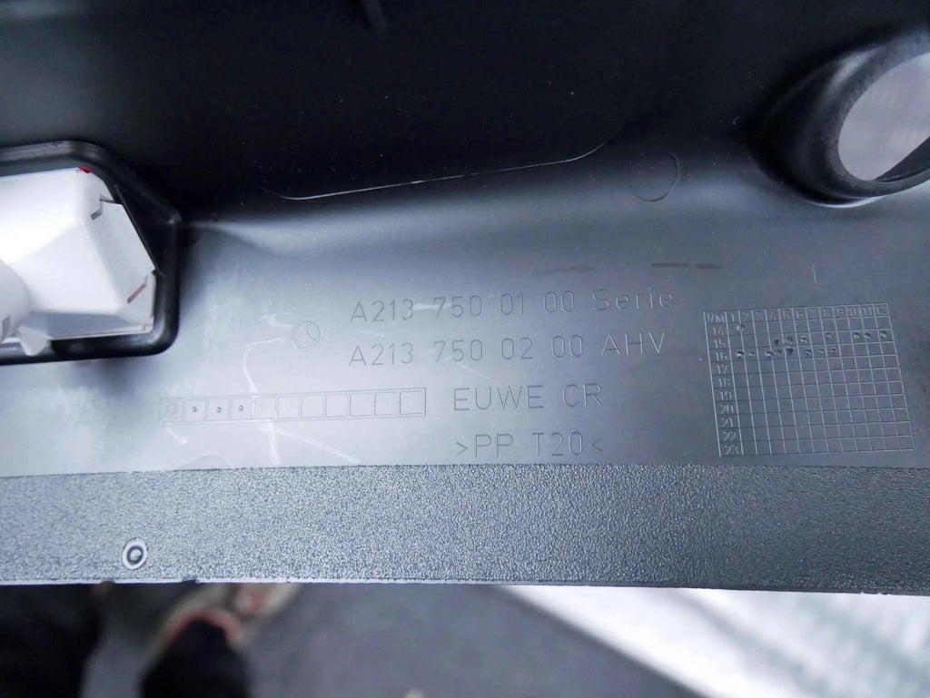 Listwa osłona klapy bagażnika A2137500100 Mercedes E-klasa W213