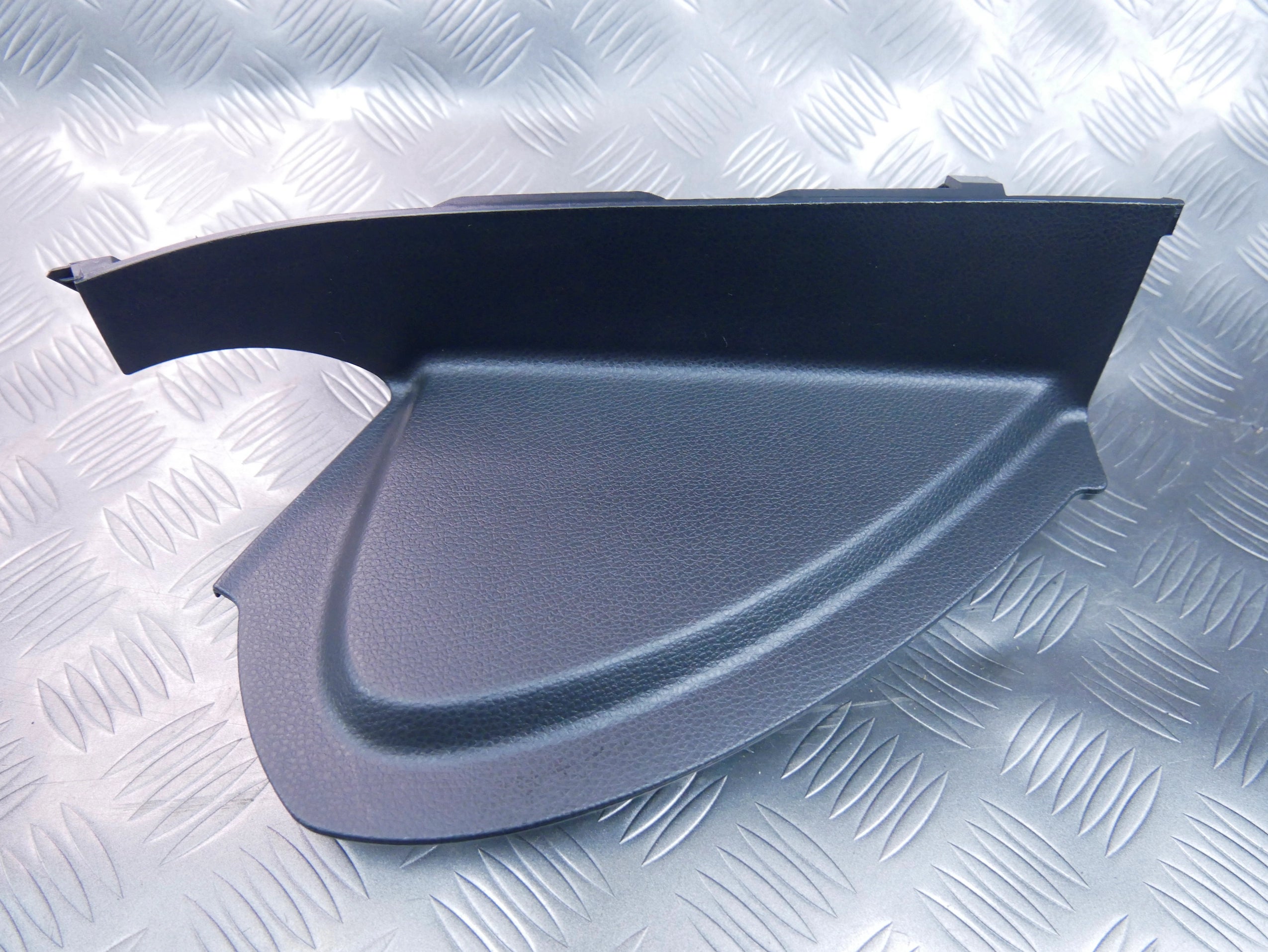 Osłona zaślepka boku konsoli prawa A2136800607 Mercedes E-klasa W213
