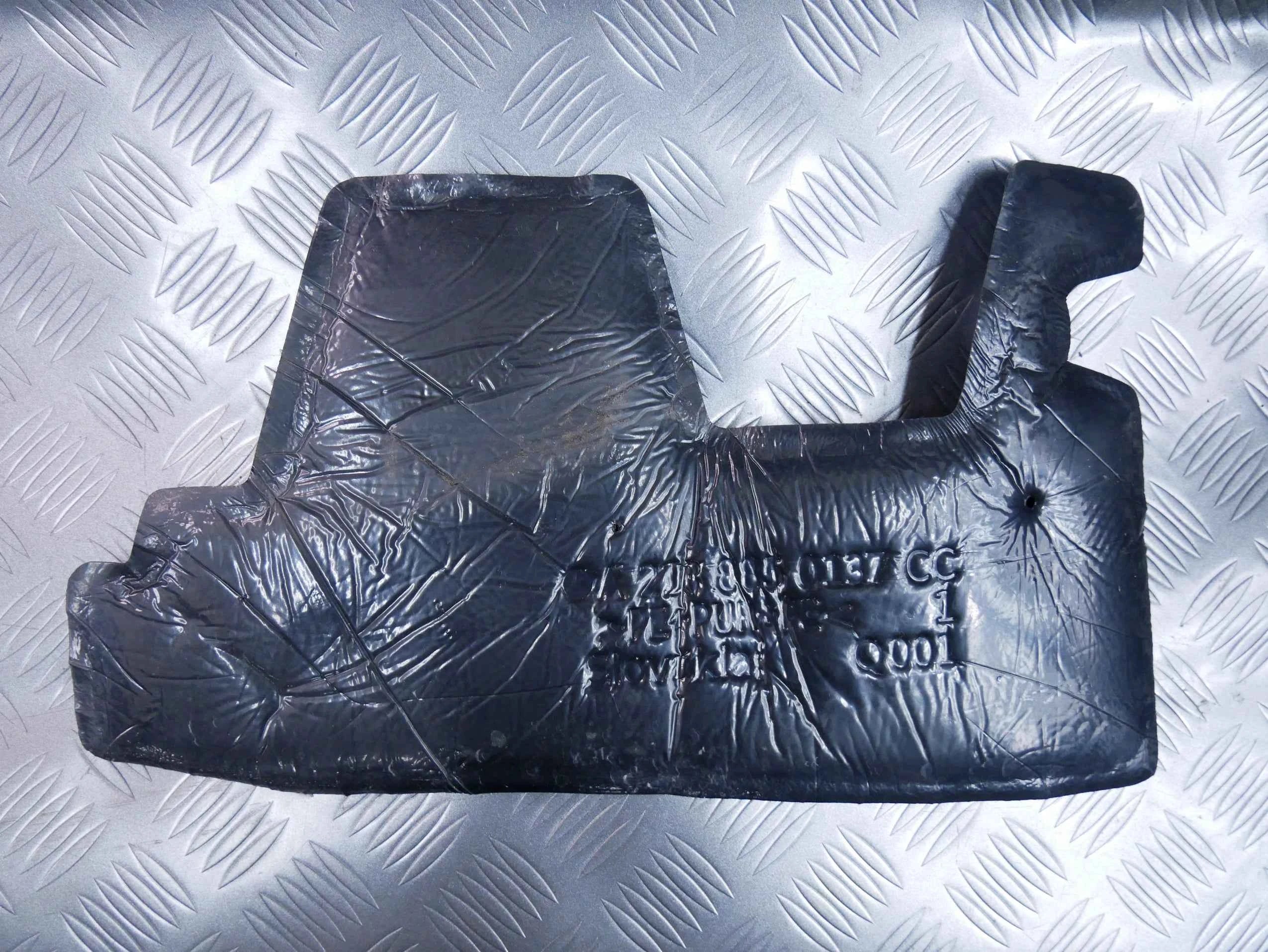 Wygłuszenie błotnika lewe A2138850137 Mercedes E-klasa W213