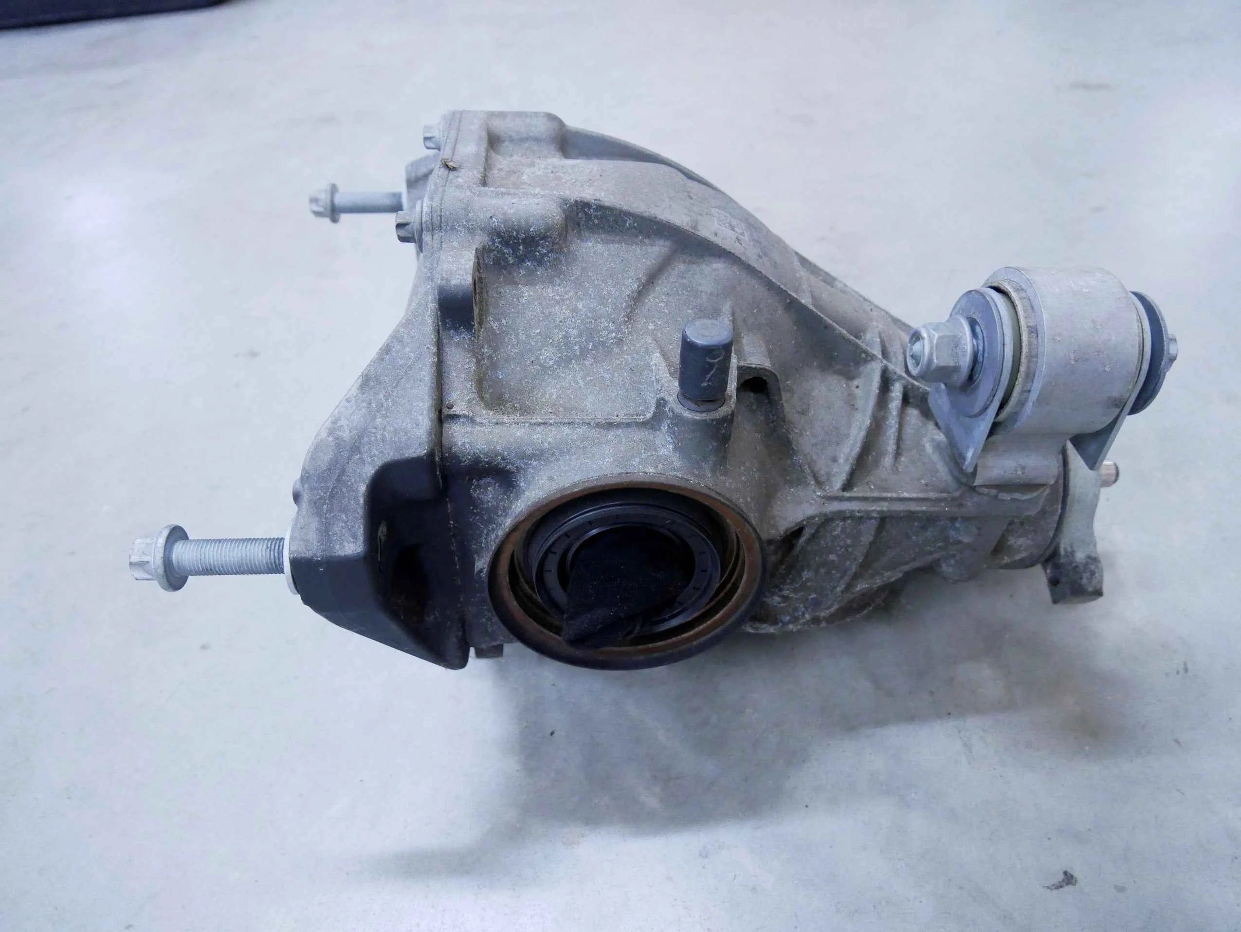 Dyferencjał most dyfer A2133504307 Mercedes E-klasa W213 E220D