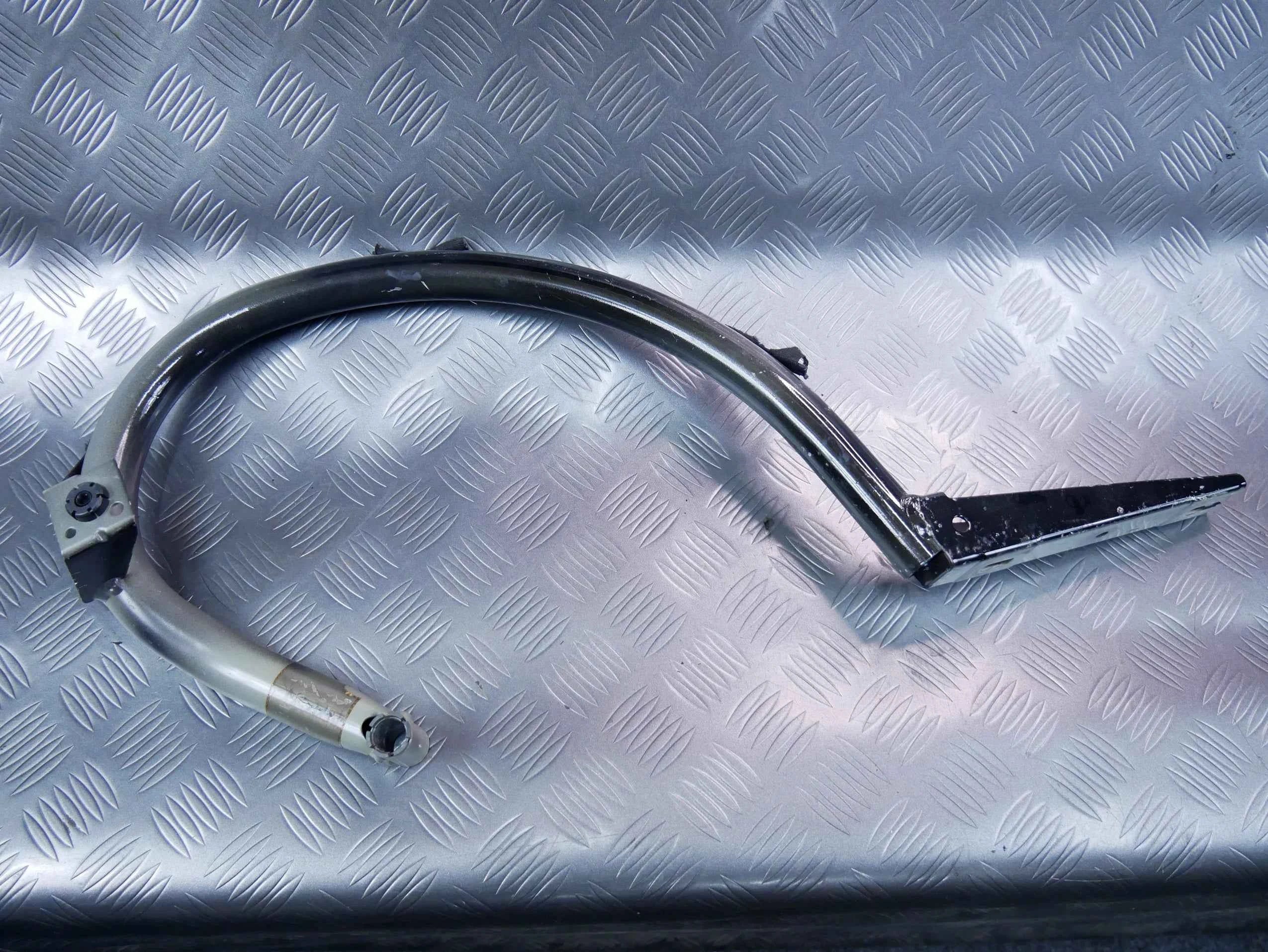 Zawias klapy prawy A2137500428 Mercedes E-klasa W213 SEDAN