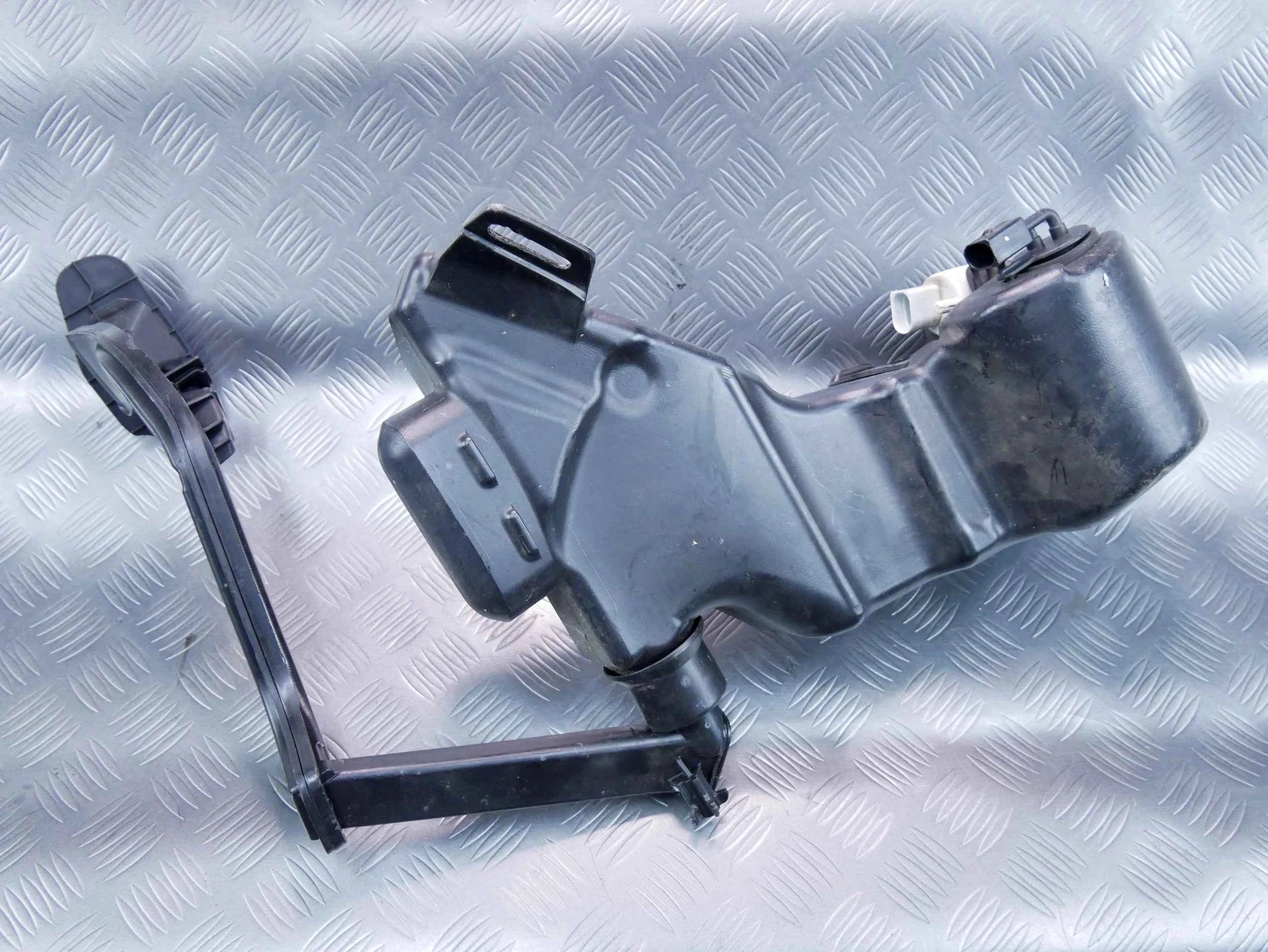 Zbiornik spryskiwaczy A2058600860 Mercedes E-klasa W213