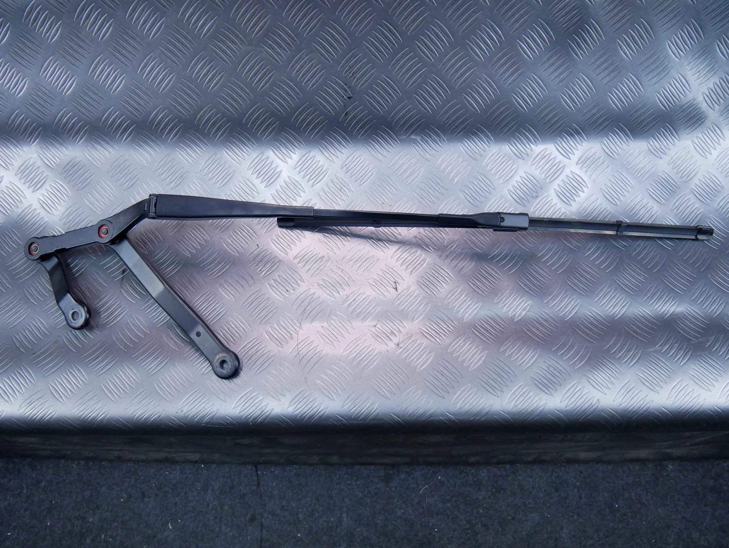 Ramię wycieraczki lewe A2138200444 Mercedes E-klasa W213