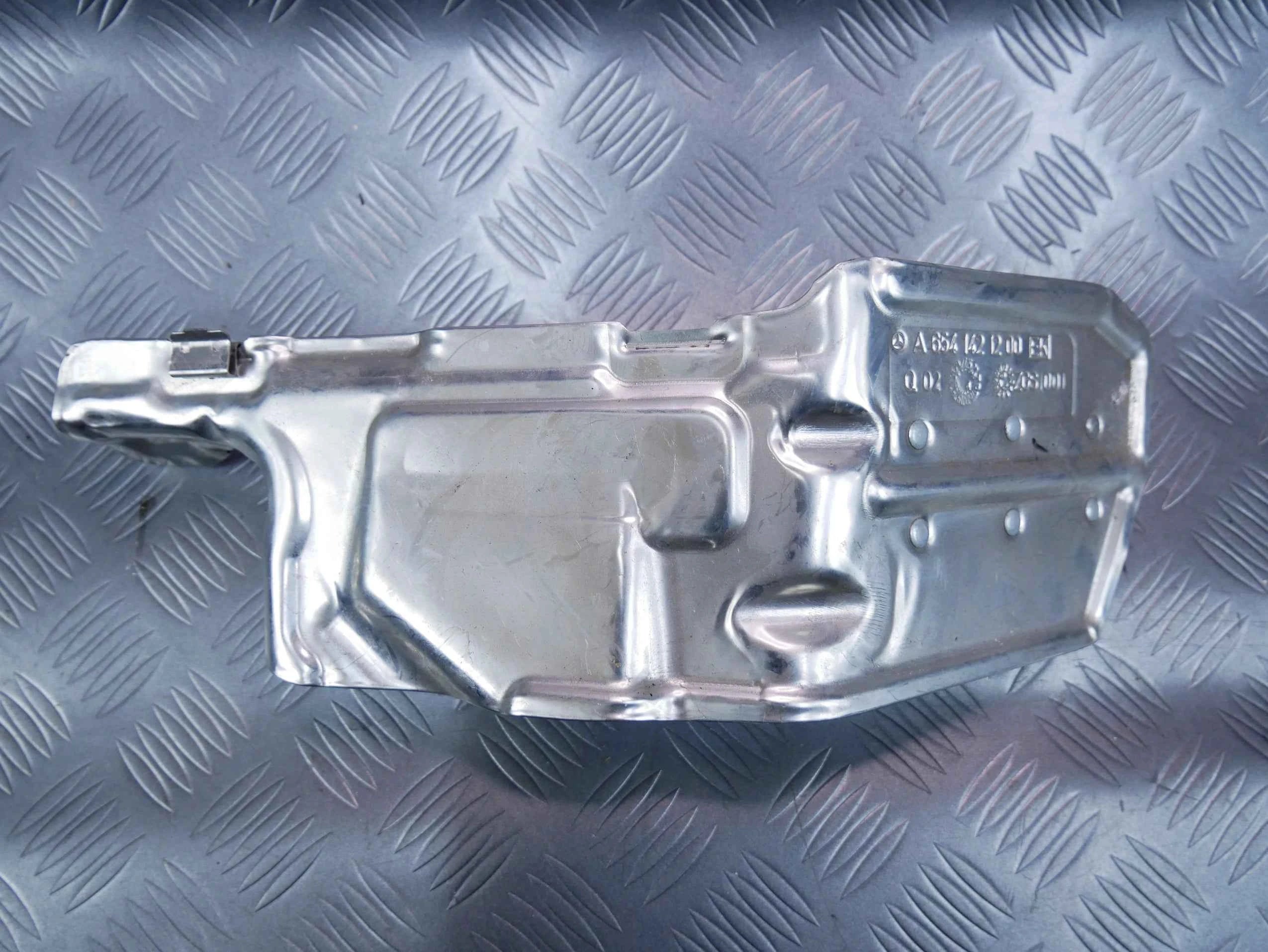 Osłona termiczna silnika A6541421200 Mercedes W213 E220D