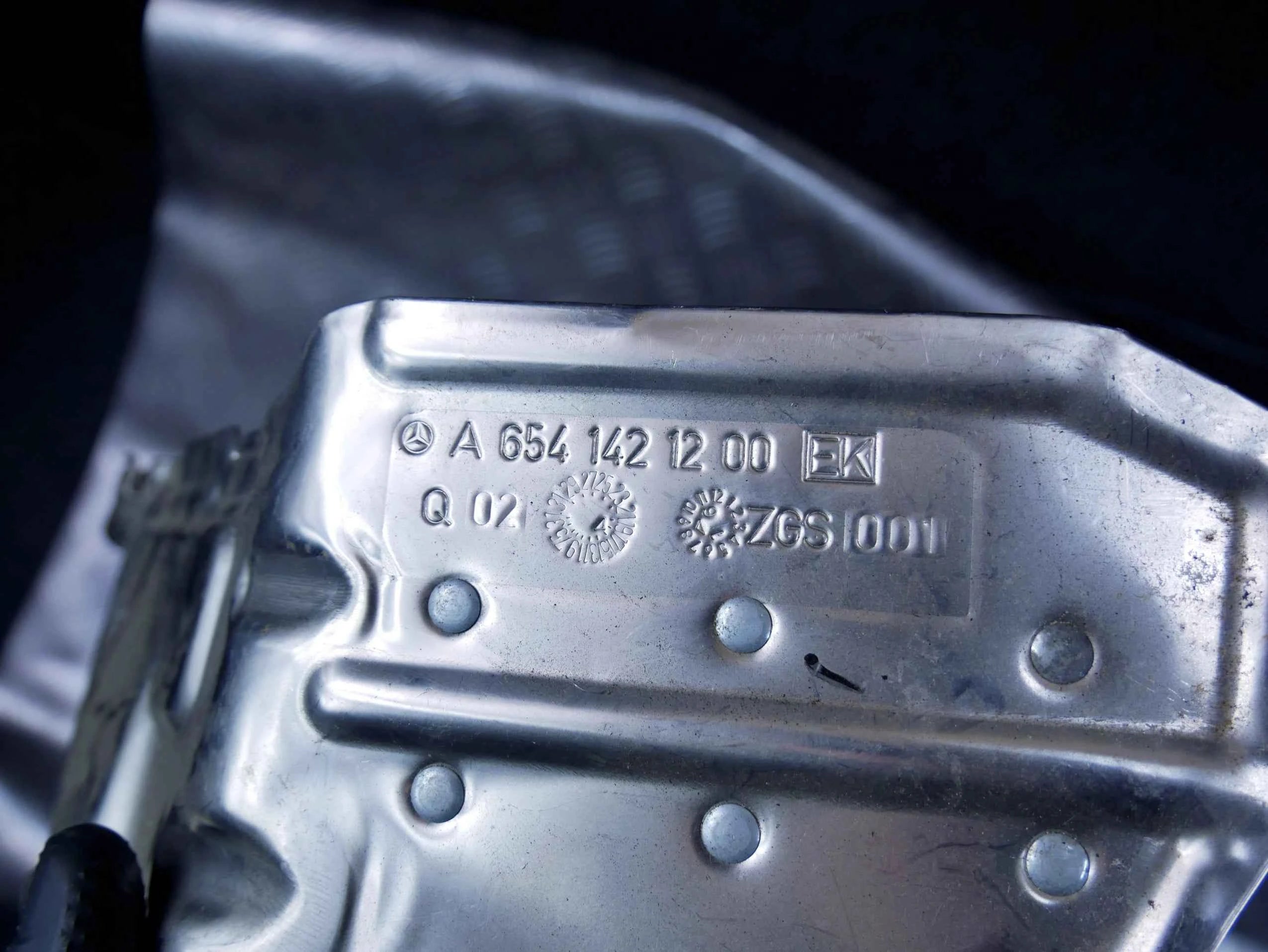 Osłona termiczna silnika A6541421200 Mercedes W213 E220D