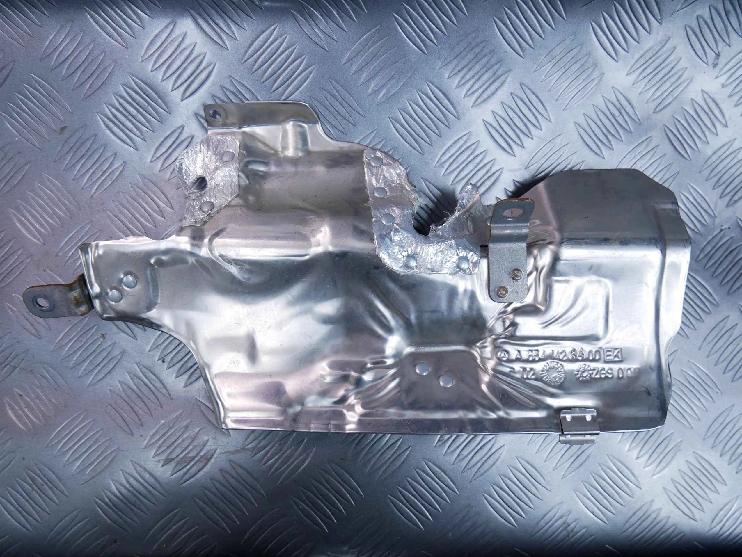 Osłona termiczna silnika A6541423400 Mercedes W213 E220D