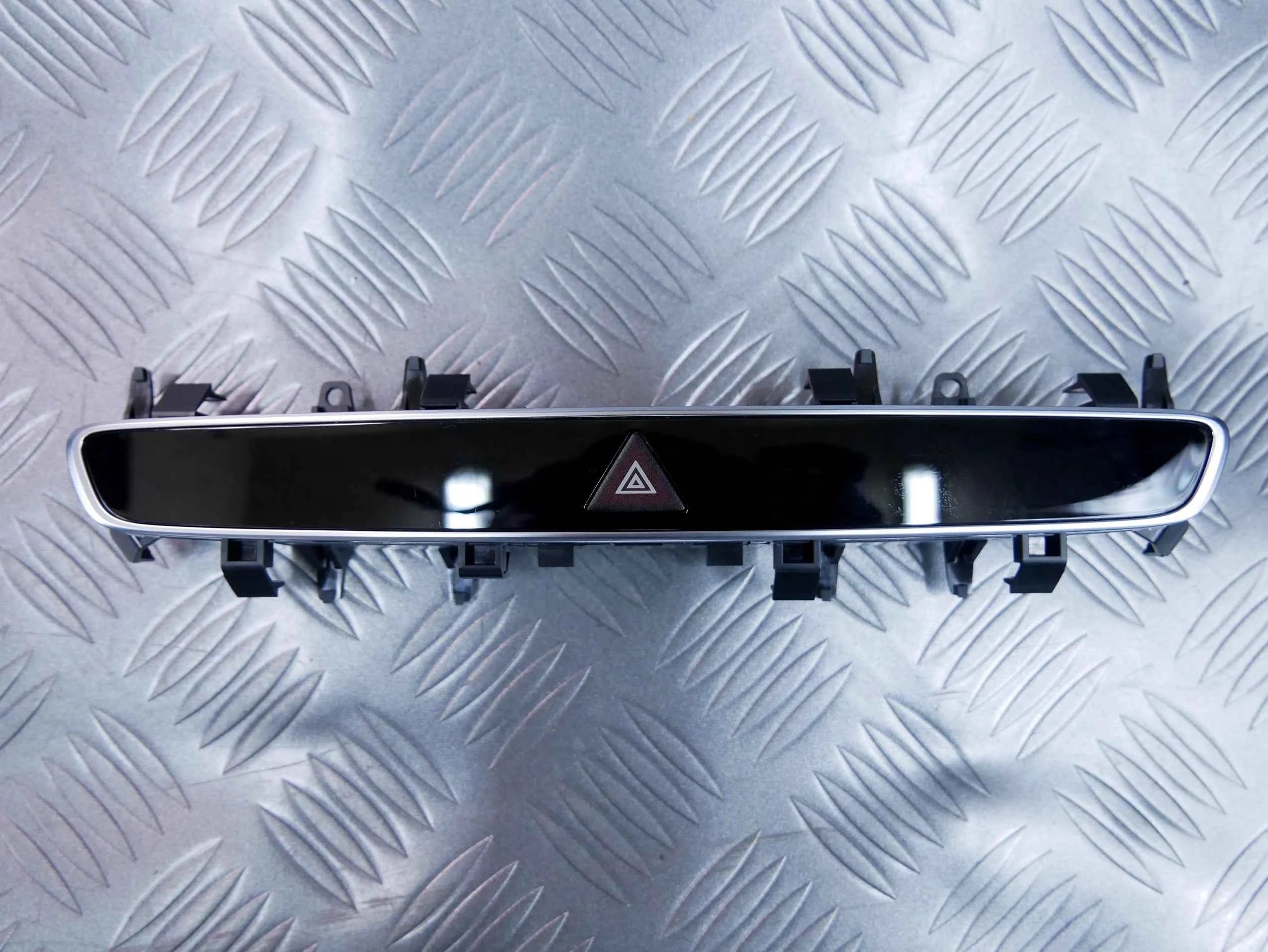 Panel przycisk świateł awaryjnych A2139054003 Mercedes E220D W213