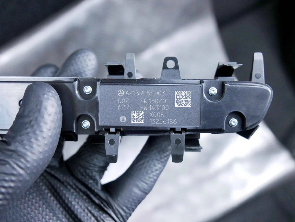 Panel przycisk świateł awaryjnych A2139054003 Mercedes E220D W213