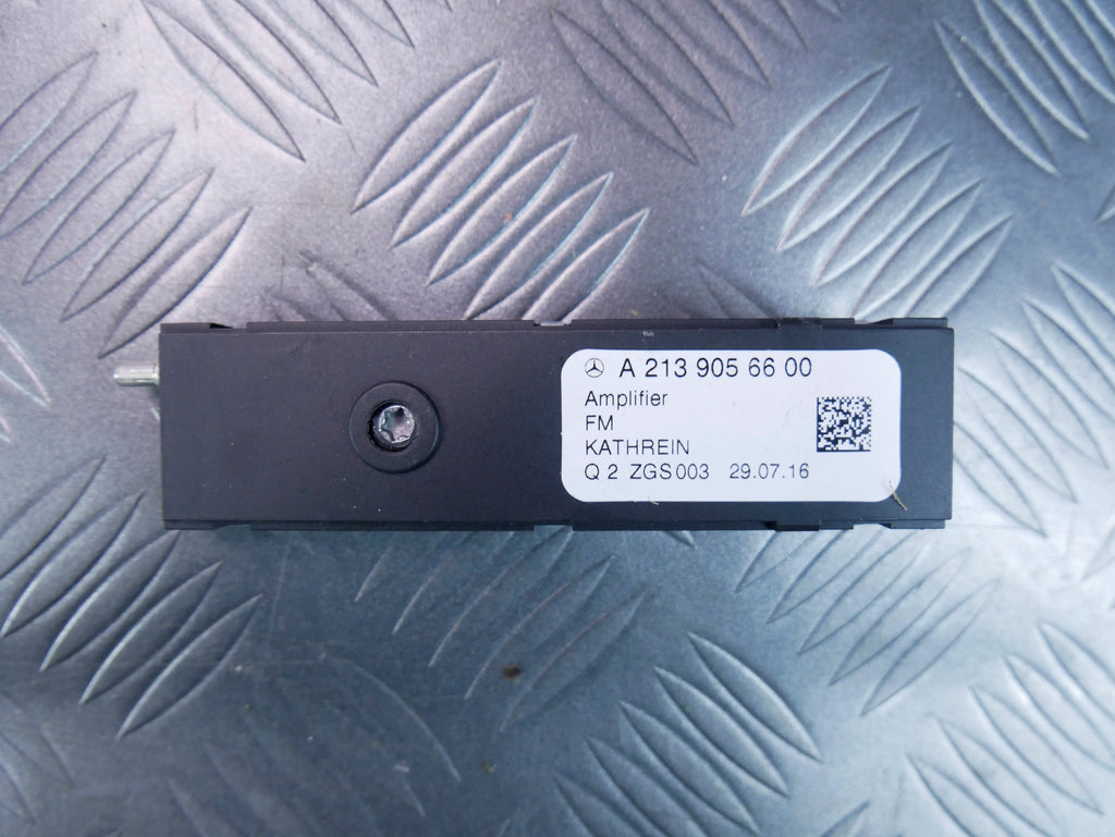 Wzmacniacz antenowy A2139056600 Mercedes E220D W213