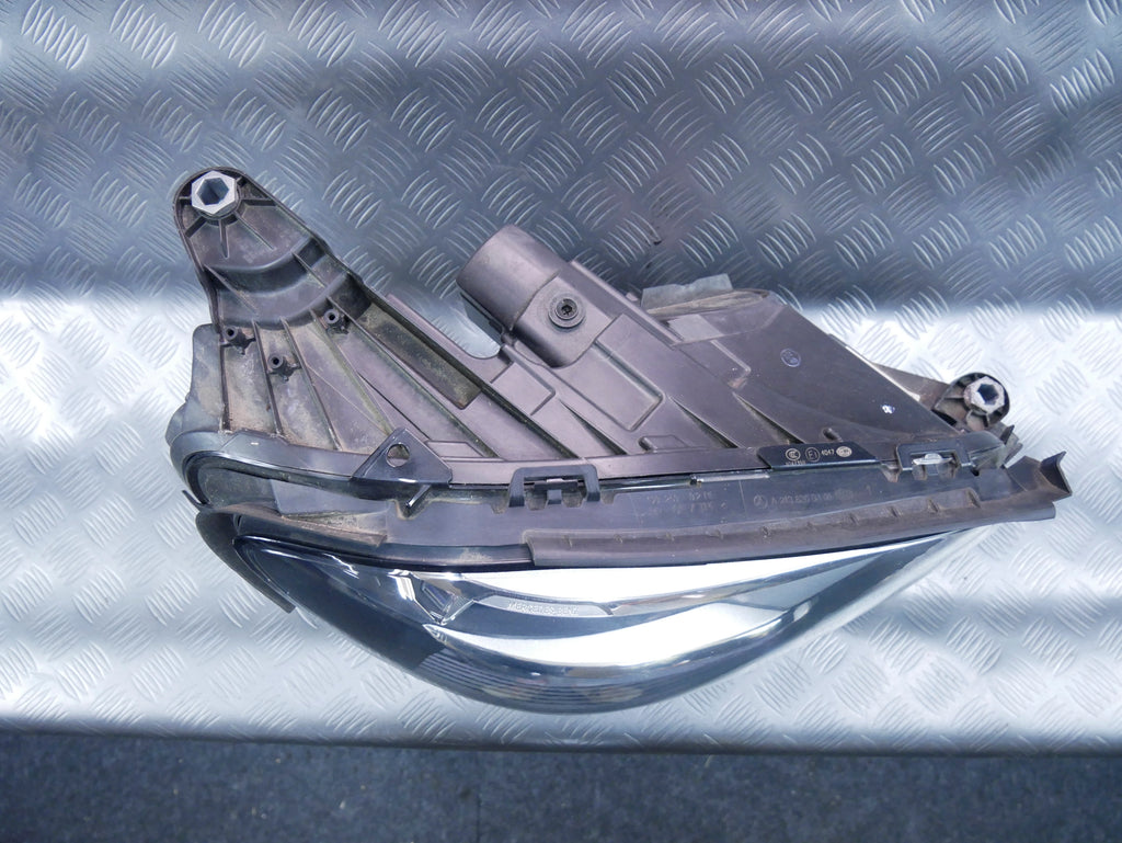 Lampa przód prawa zwykła A2138202261 Mercedes E220D W213