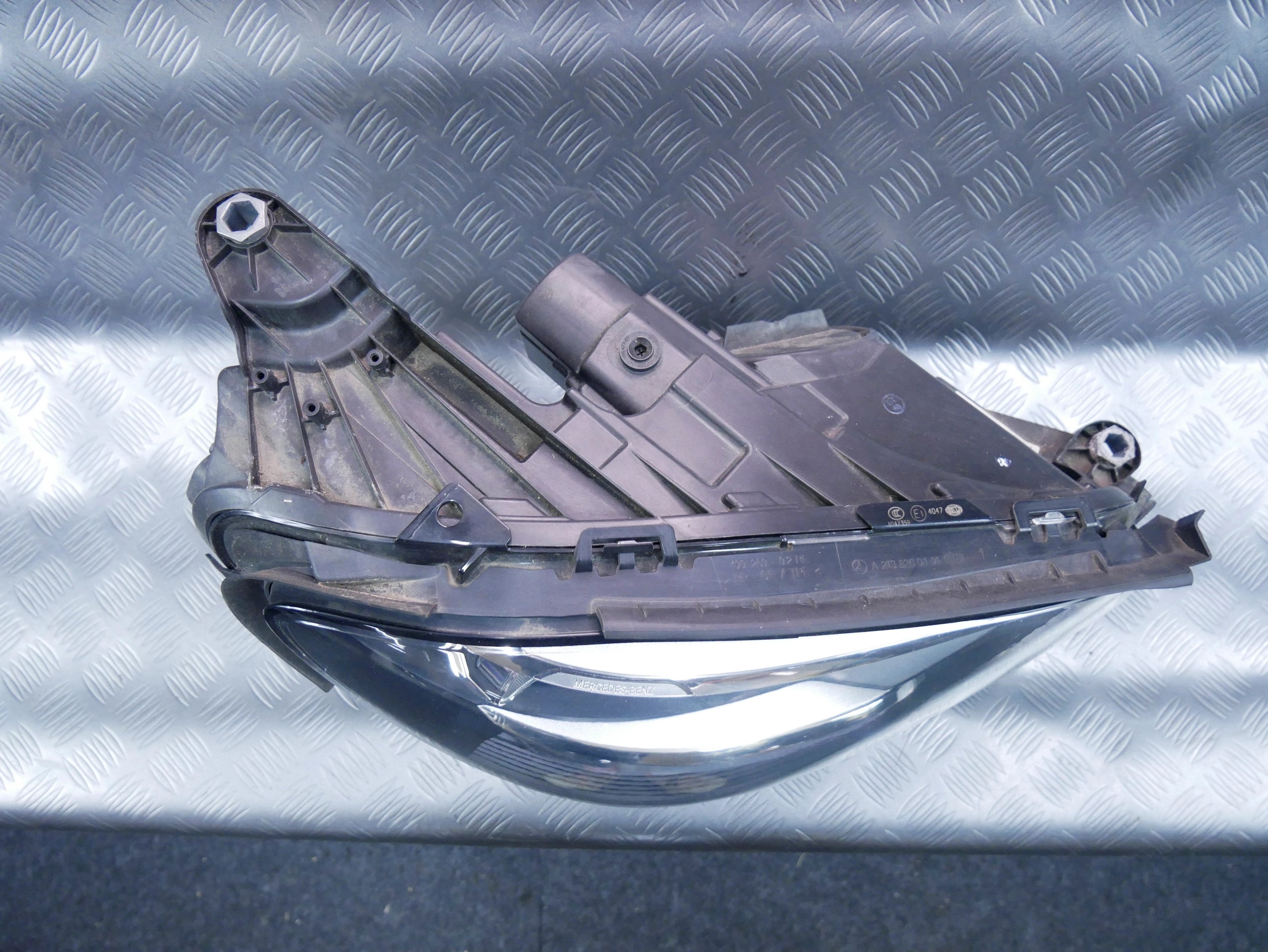 Lampa przód prawa zwykła A2138202261 Mercedes E220D W213