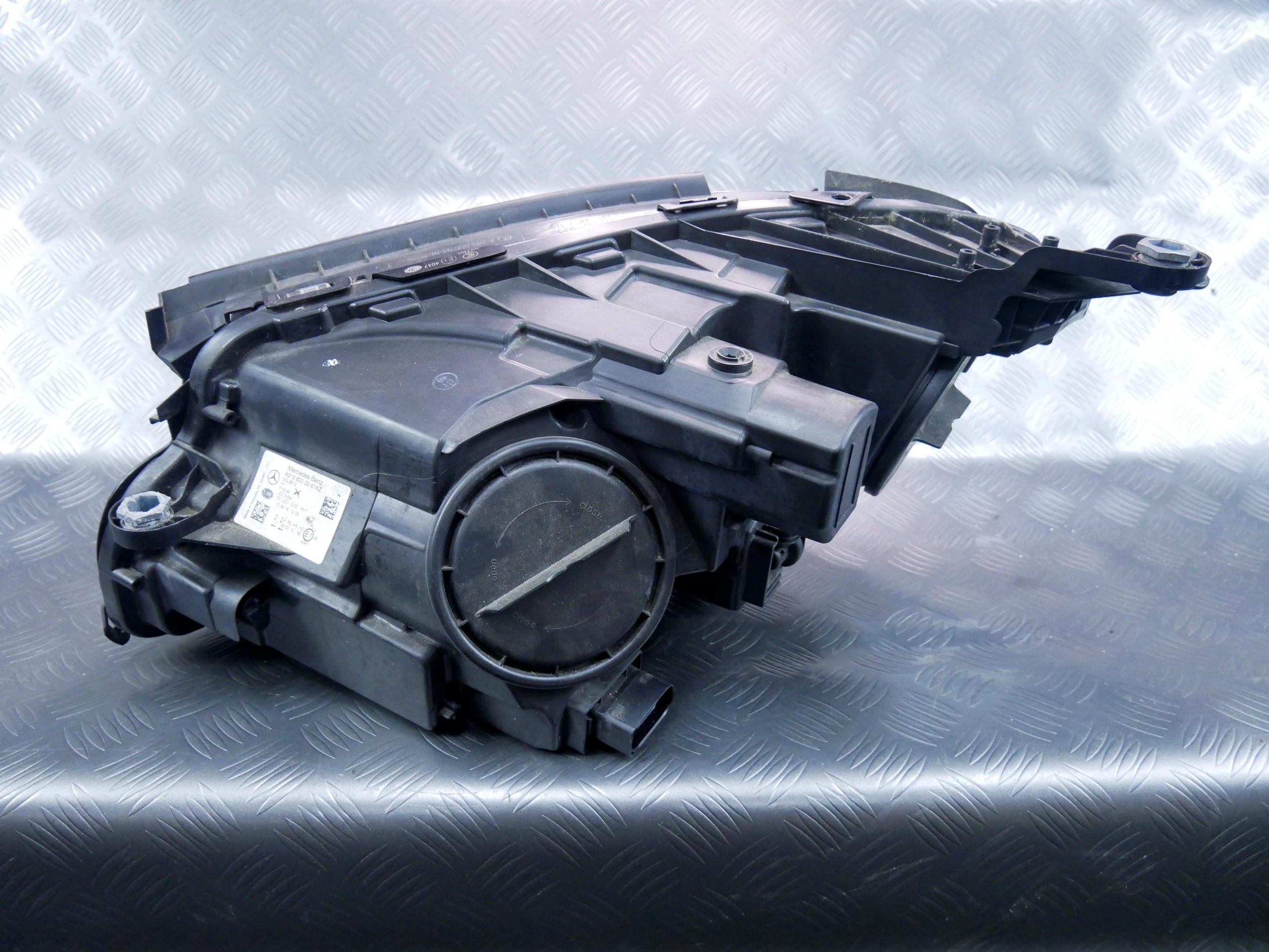 Lampa przód prawa zwykła A2138202261 Mercedes E220D W213